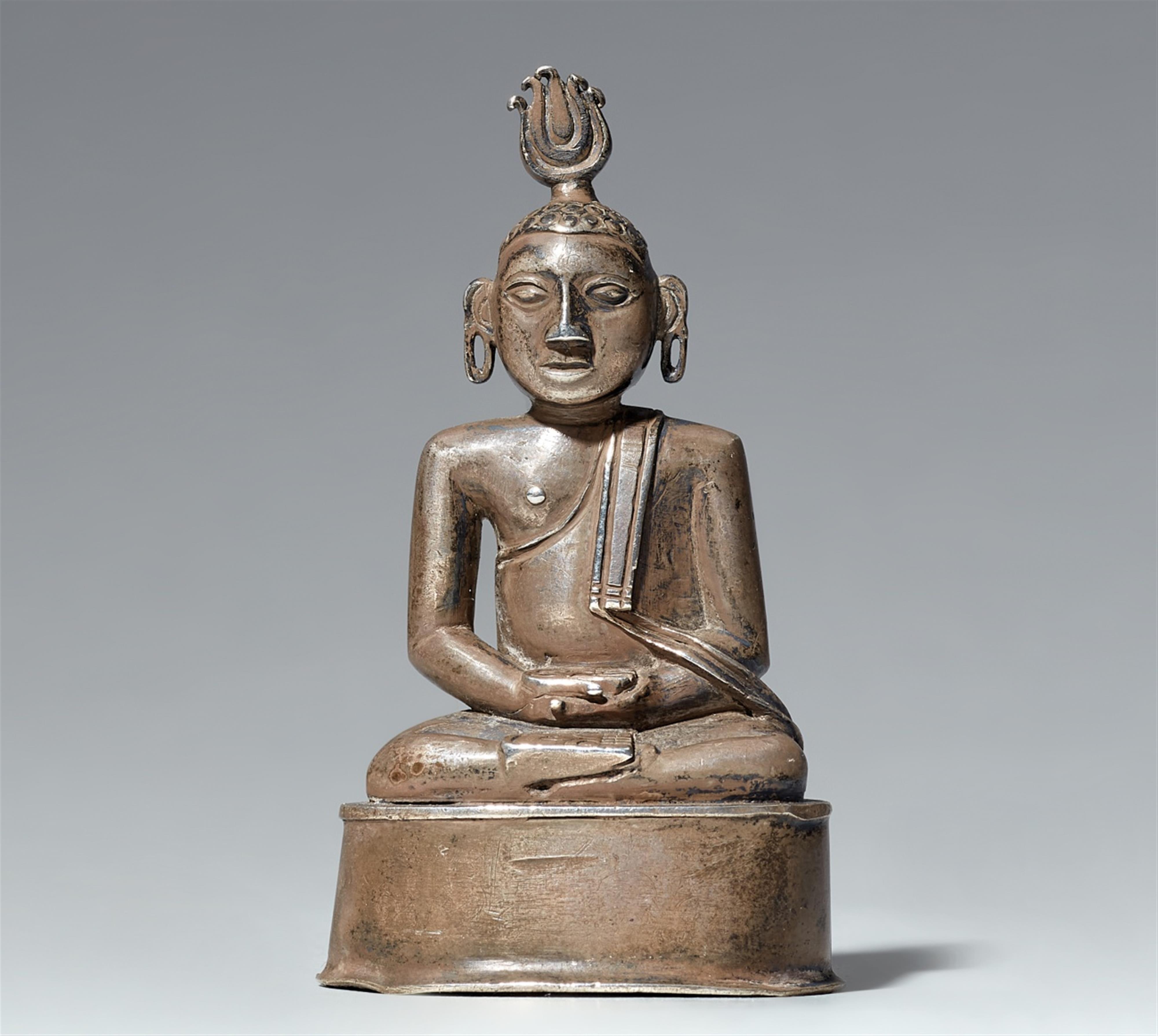 A small Sri Lankan silver figure of Buddha Shakyamuni.19th century - image-1