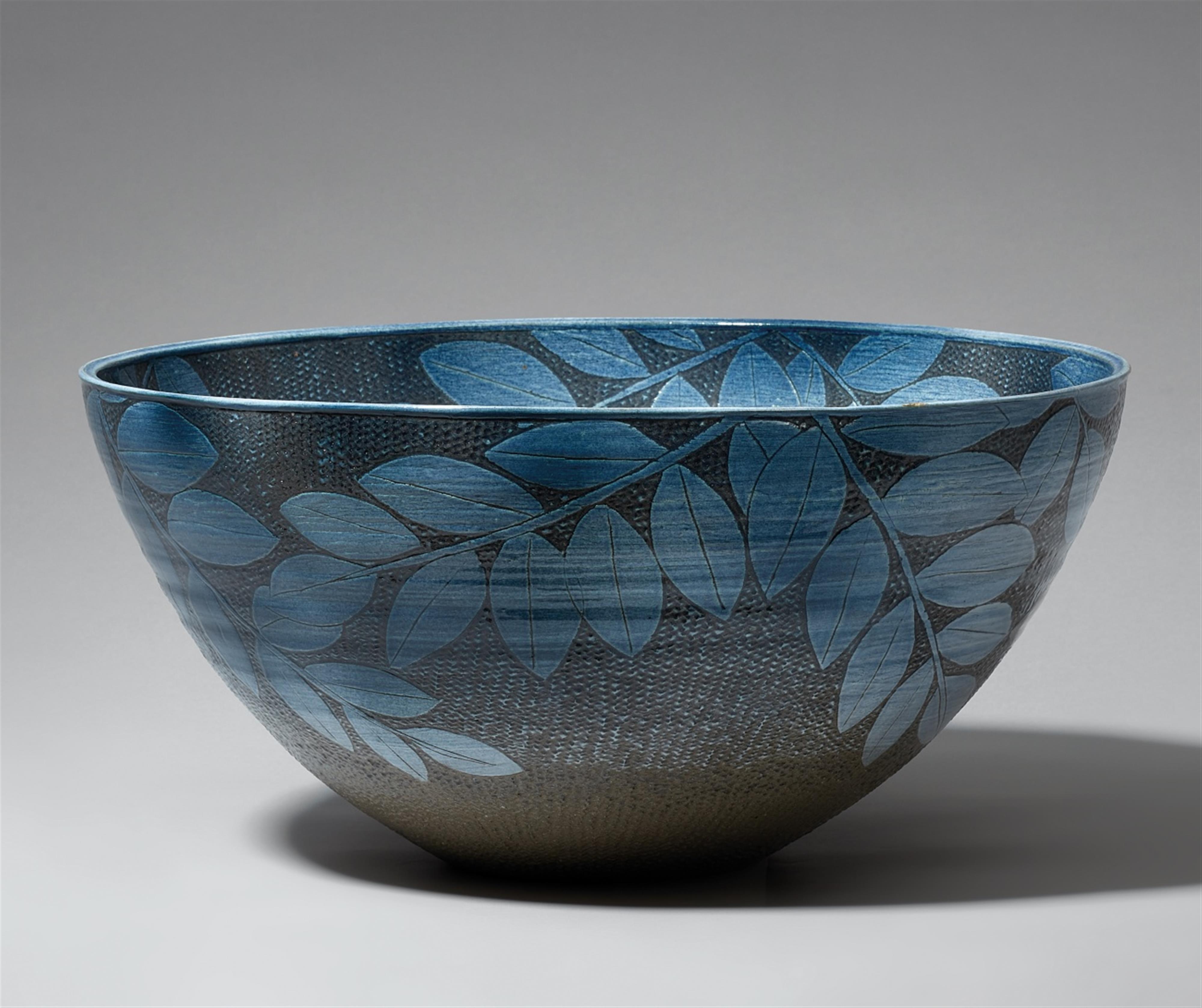 A very large bowl. Kyûshû, Saga prefecture. Second half 20th century - image-1