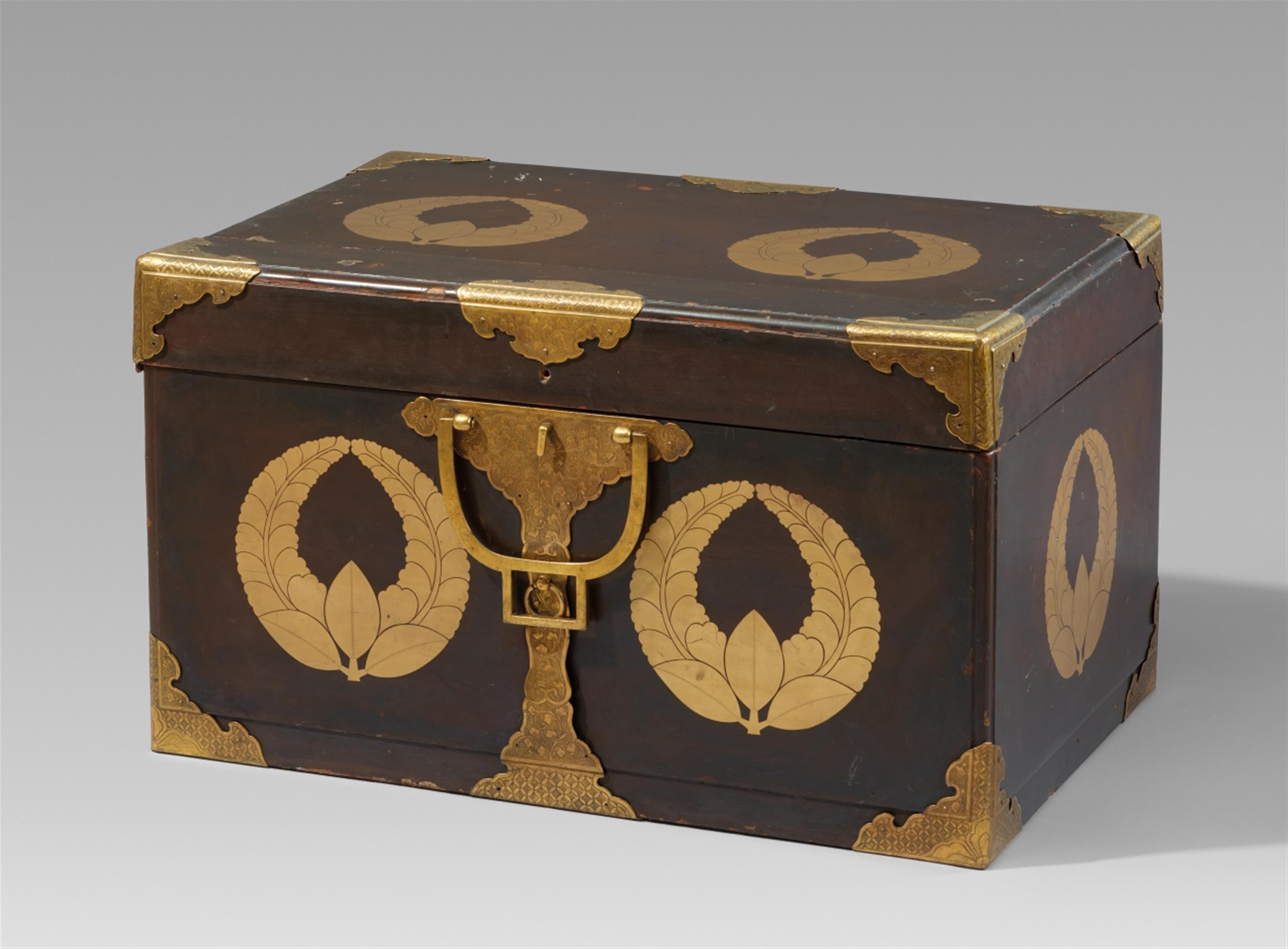 A large lacquer box (hasami-bako). 19th century - image-1