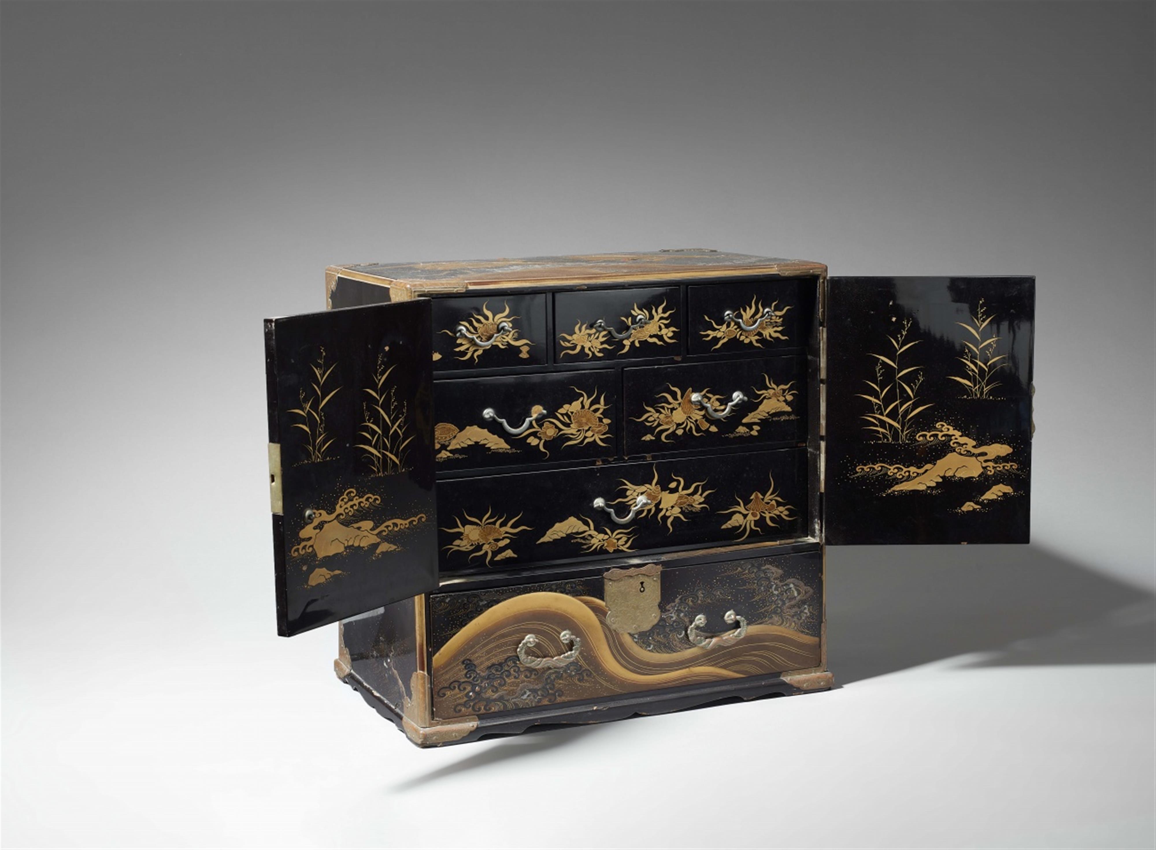 A lacquer cabinet. Second half 19th century - image-2