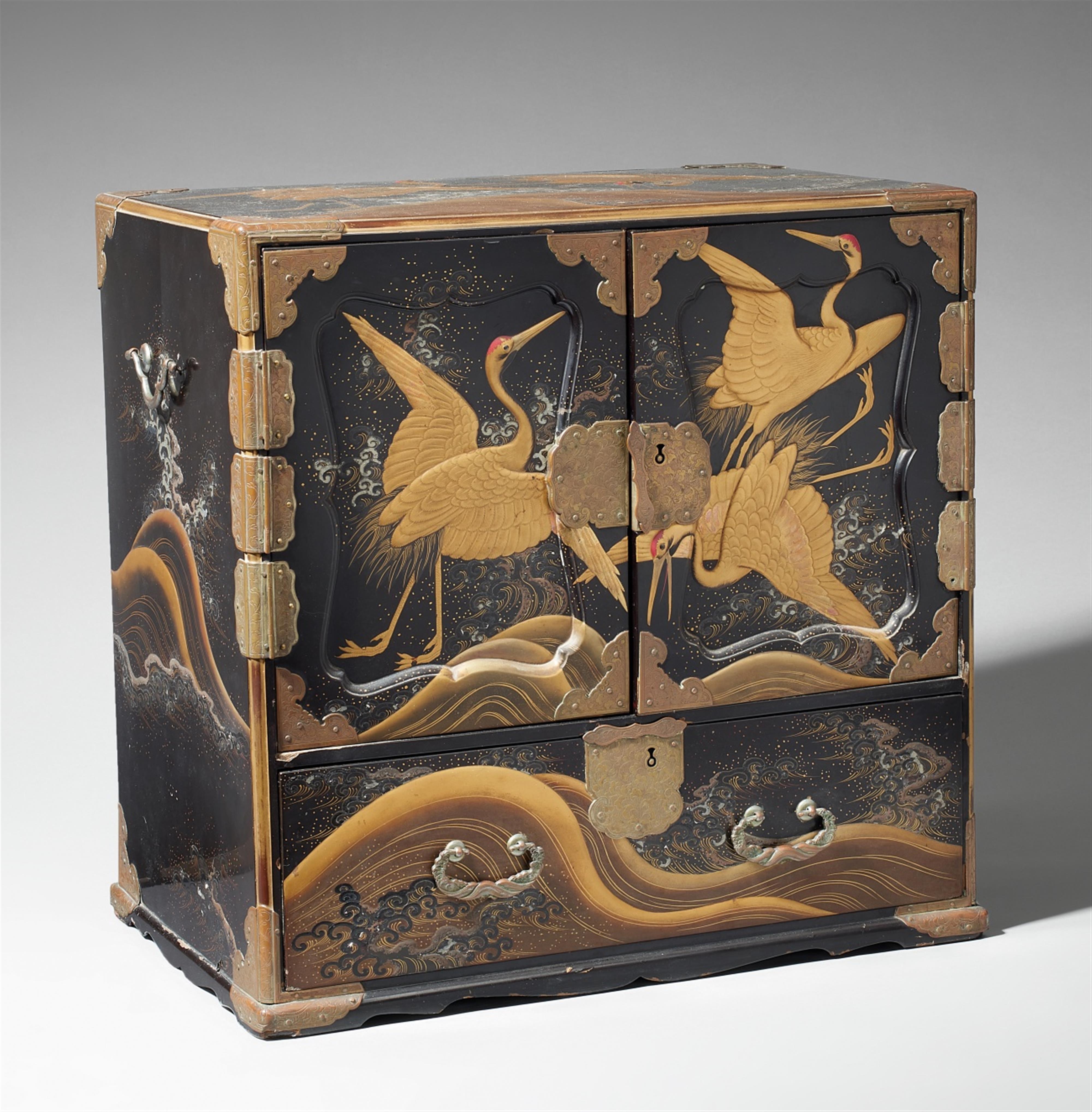 A lacquer cabinet. Second half 19th century - image-1