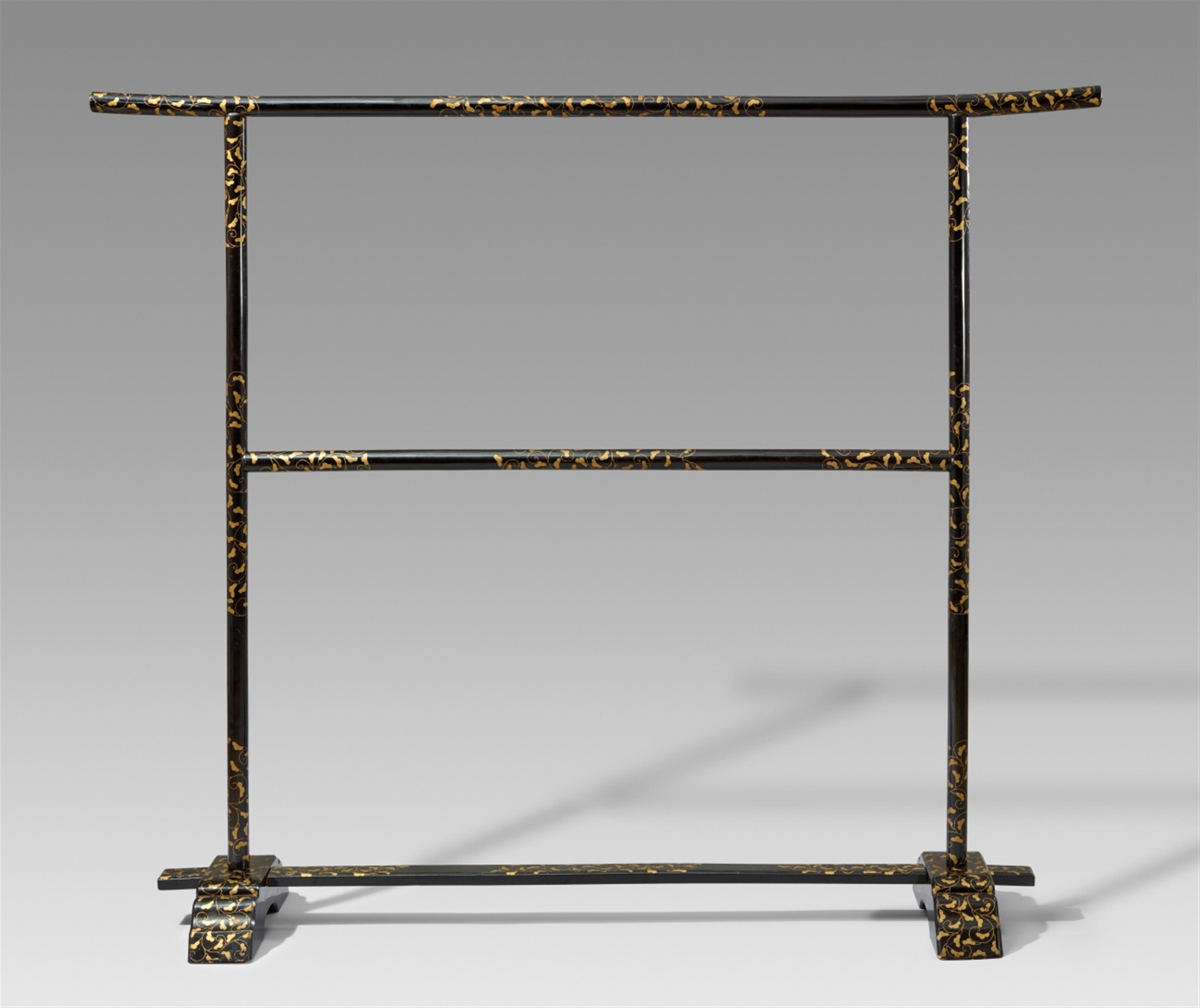 A lacquer kimono rack (iko). 19th/early 2oth century - image-1