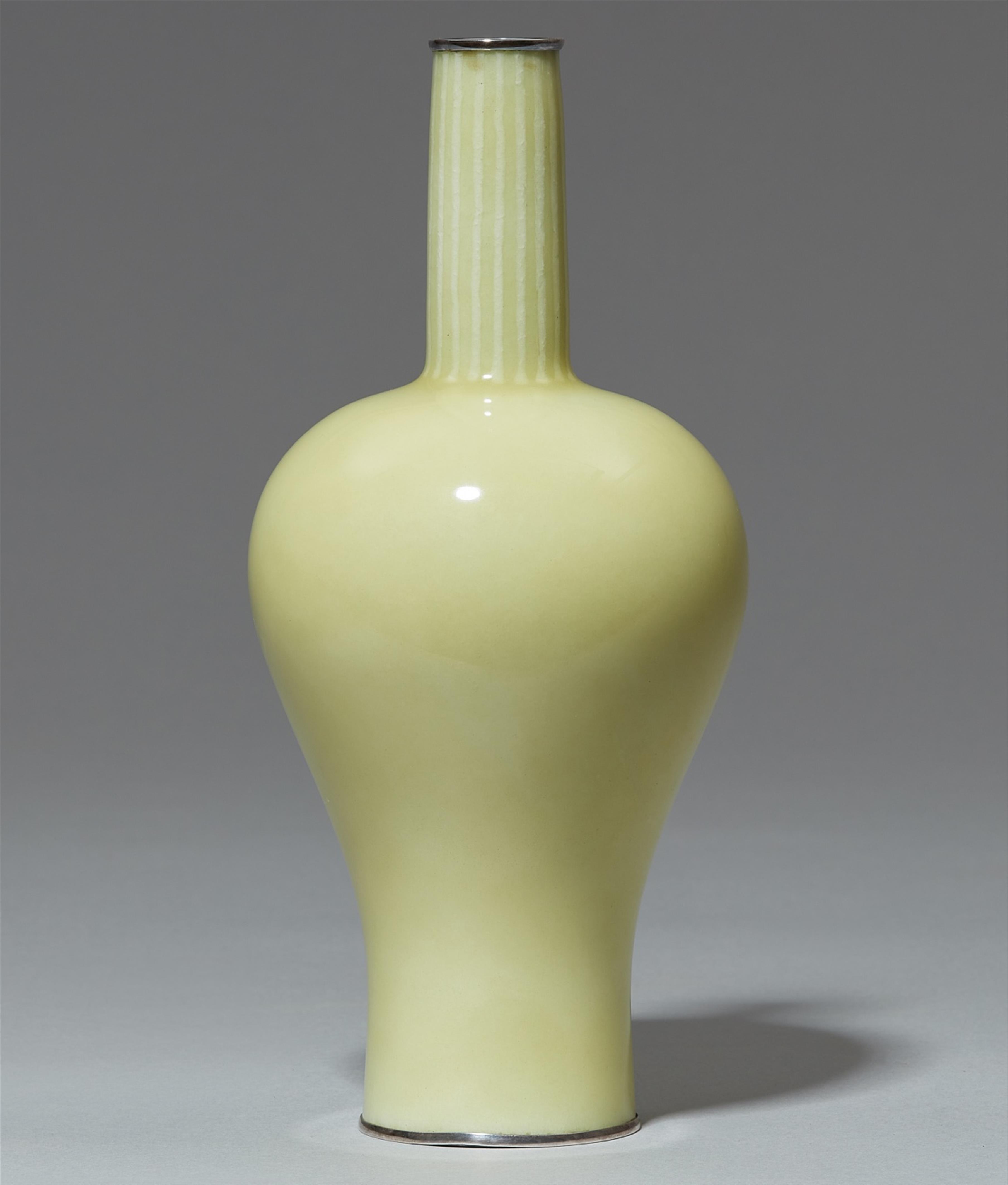 An Ando enamel vase. Around 1900 - image-1