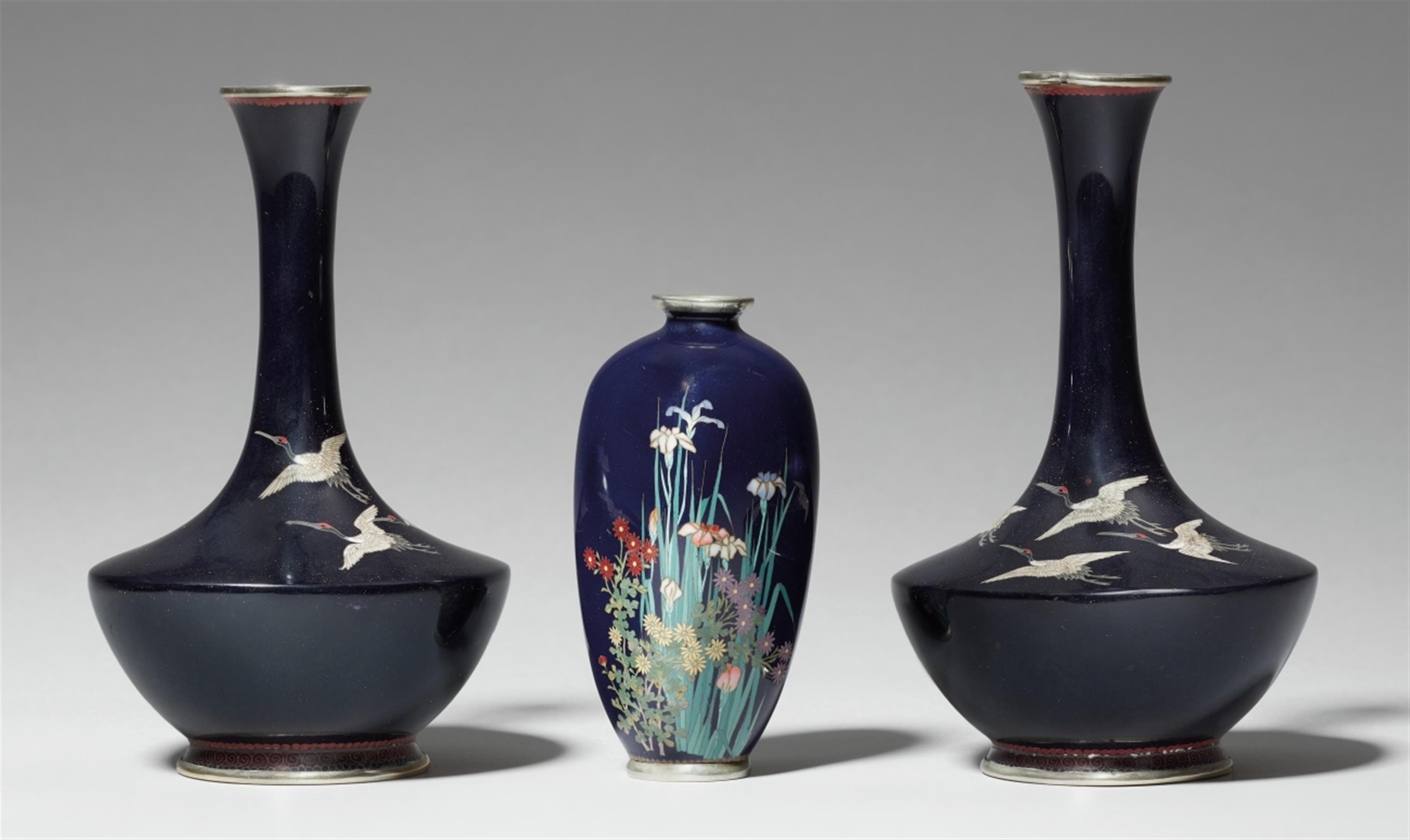 Three small cloisonné enamel vases. Late 19th century - image-1