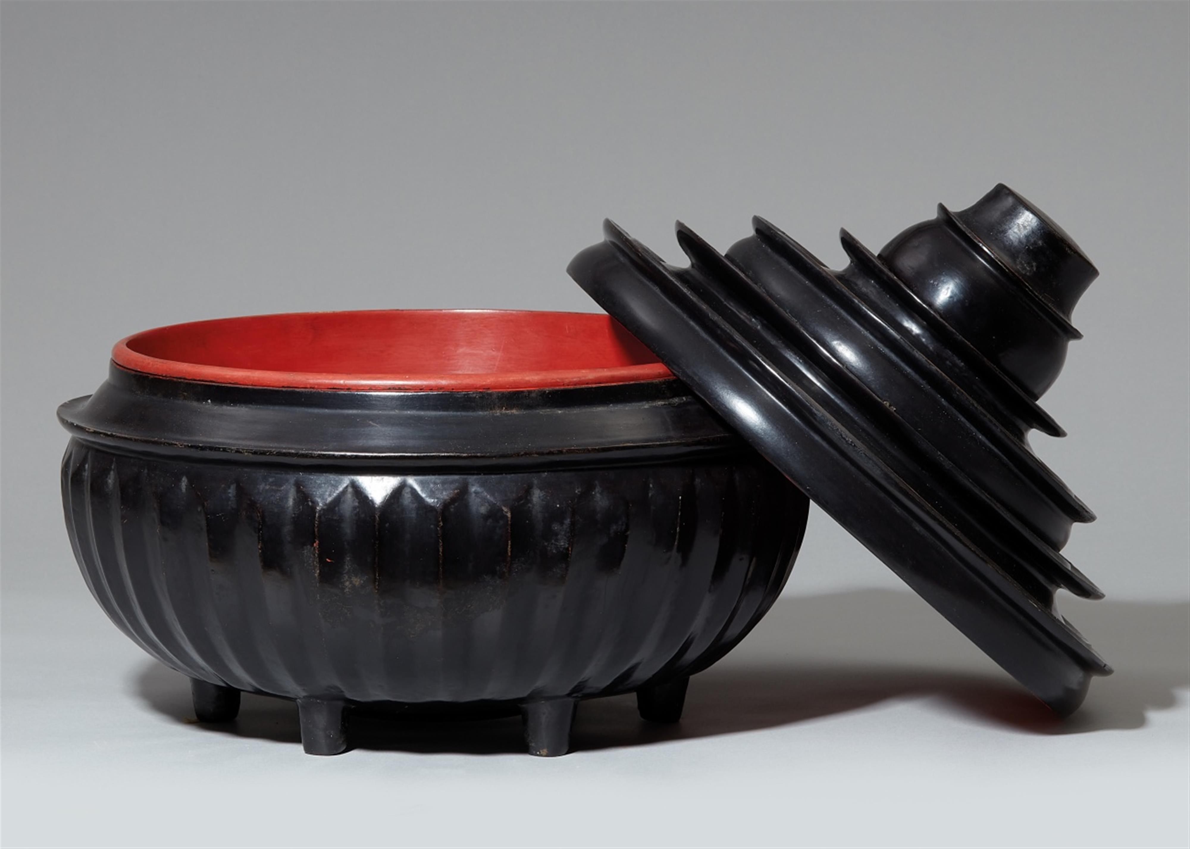 A large Kyaukka lacquered wood offering vessel (hsun gwet). Burma. 20th century - image-2