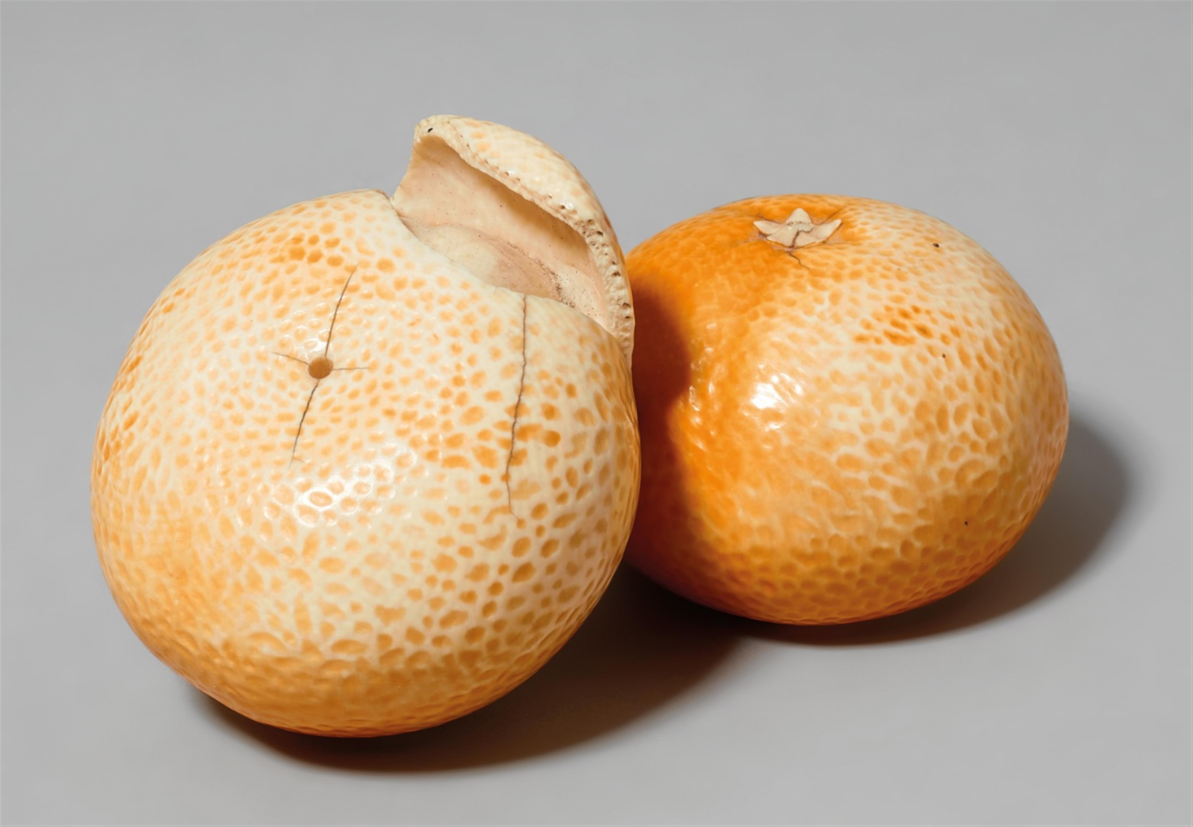 A naturalistic ivory model of two tangerines. Early 20th century - image-1