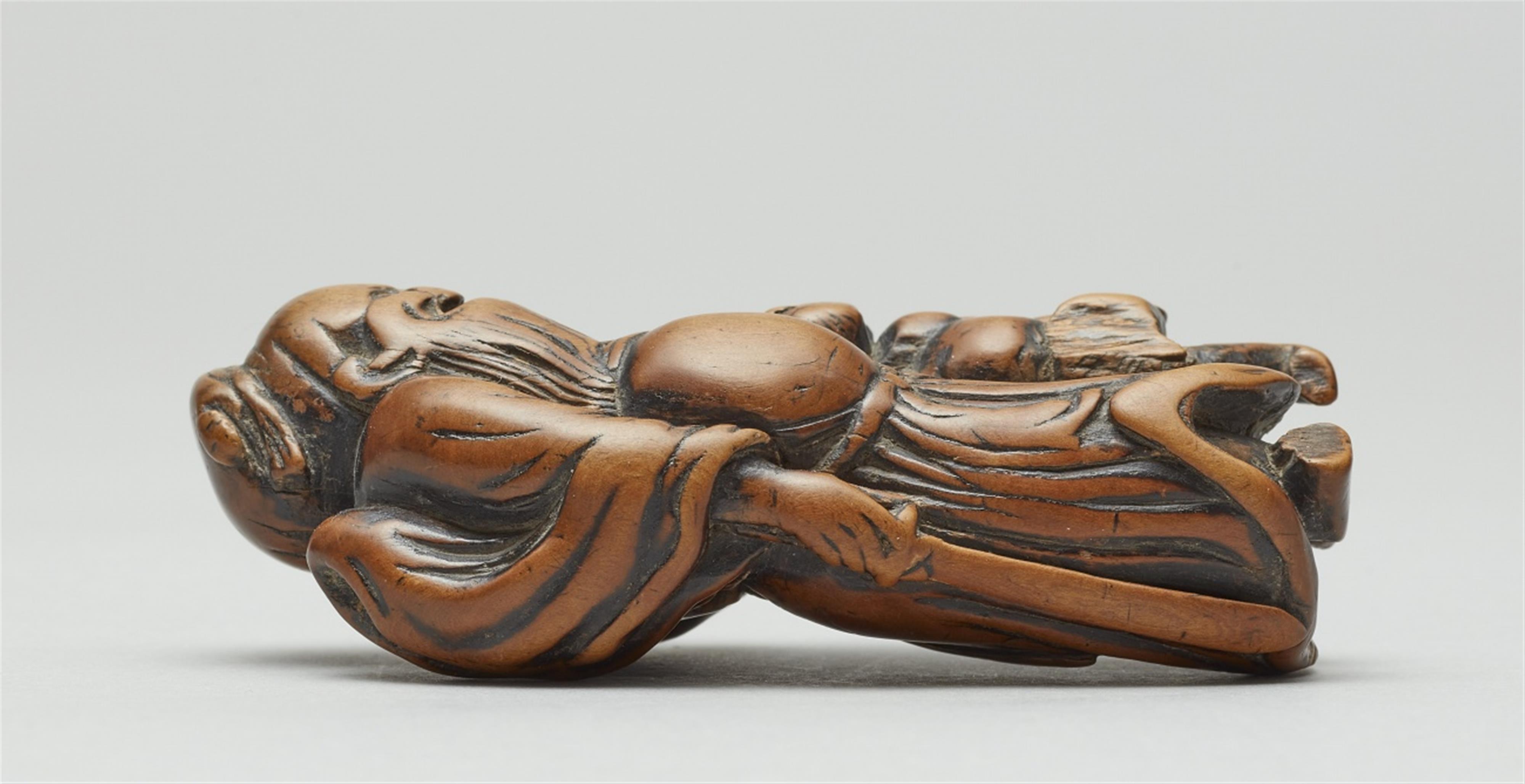 A boxwood netsuke of Shoki and oni. 18th century - image-3