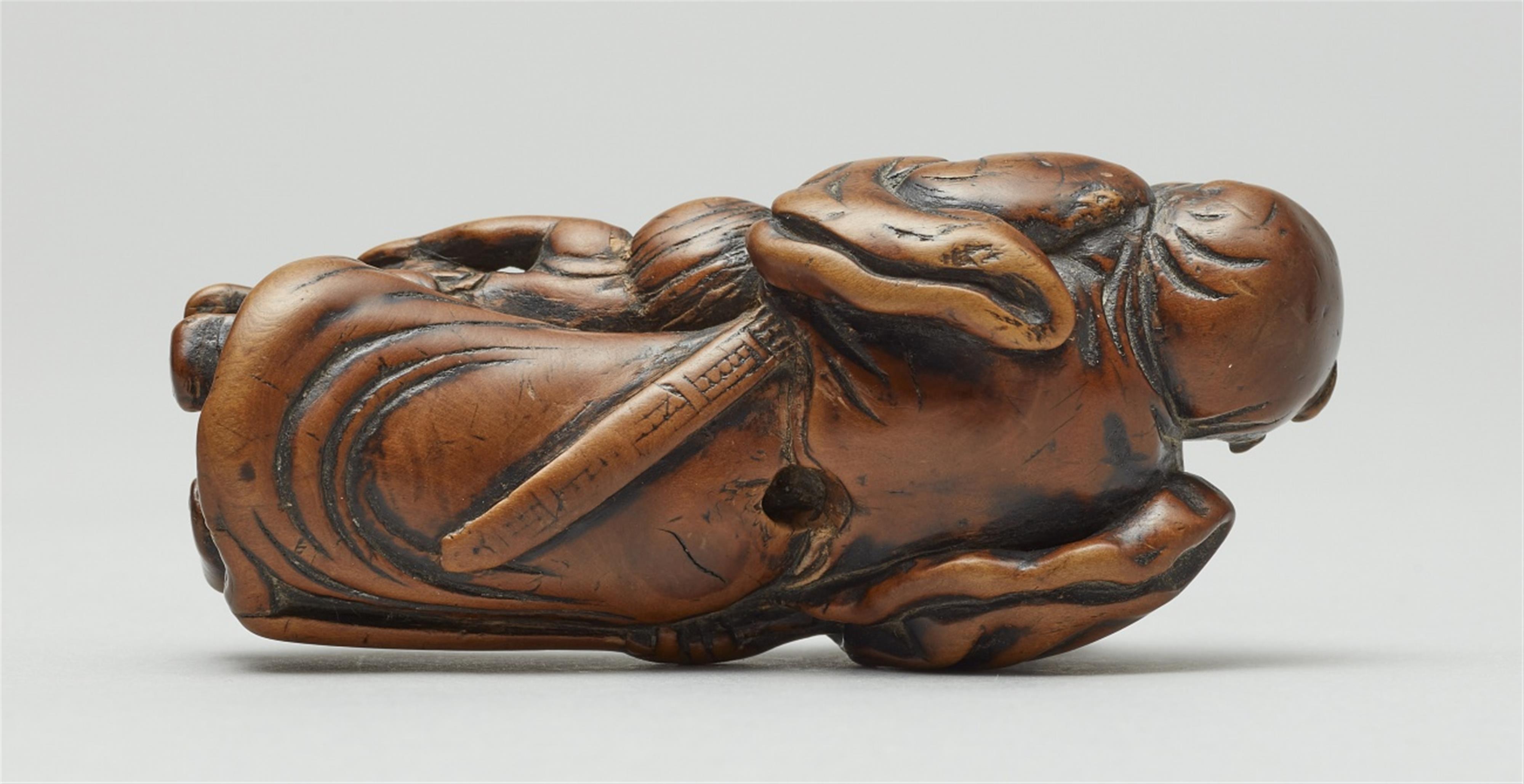 A boxwood netsuke of Shoki and oni. 18th century - image-5