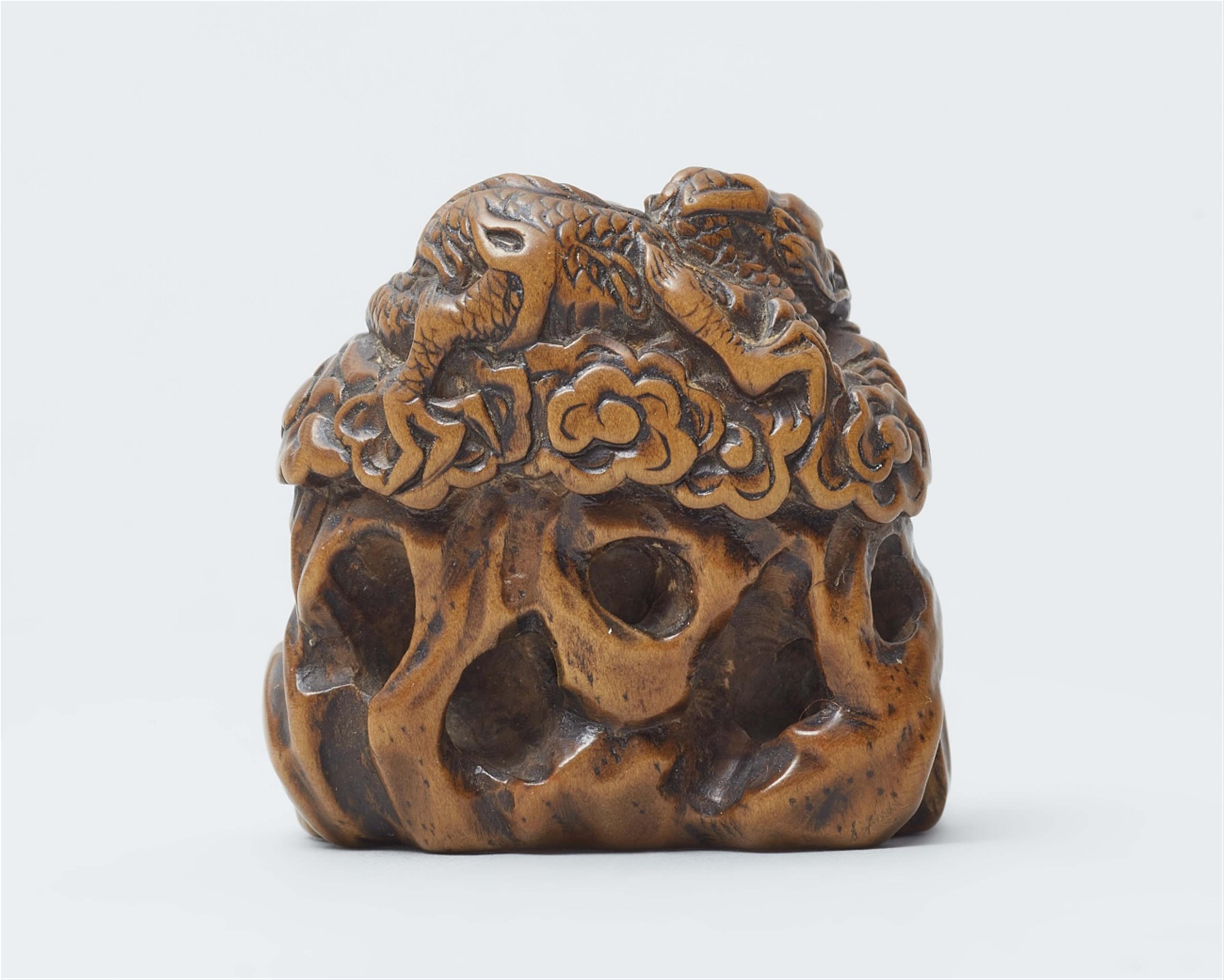 A boxwood netsuke of Rakan Handaka Sonja. First half 19th century - image-3