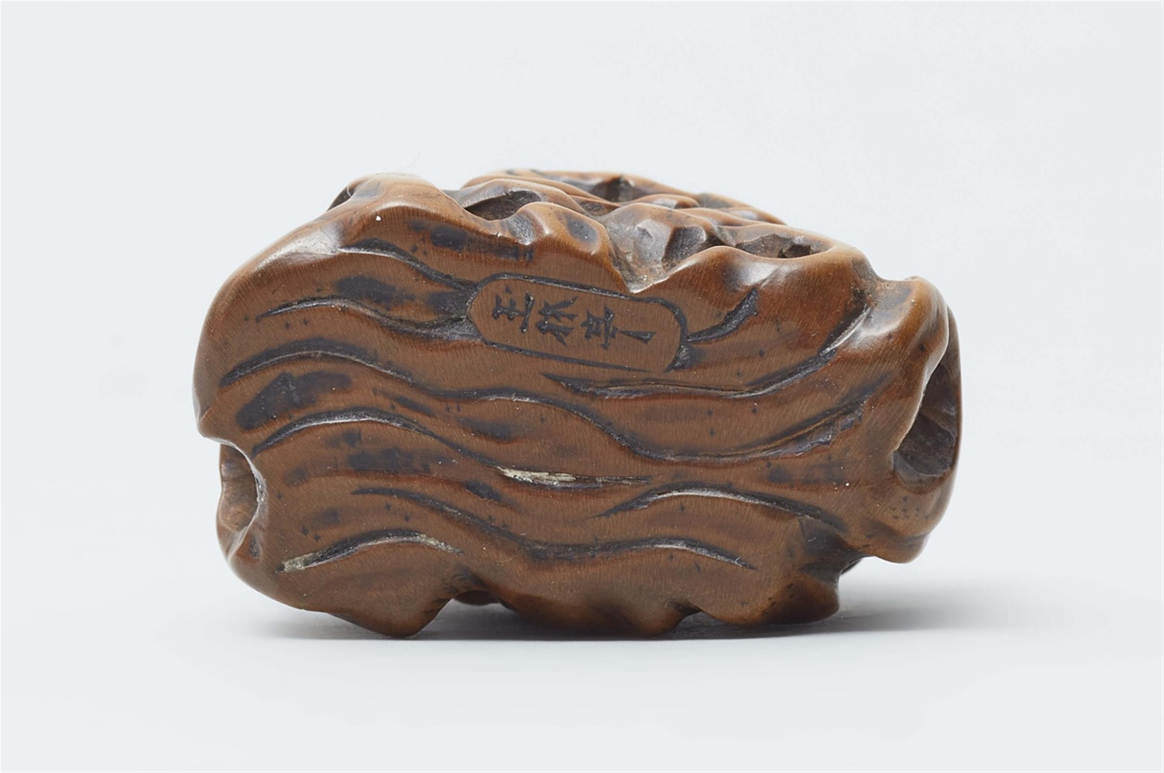 A boxwood netsuke of Rakan Handaka Sonja. First half 19th century - image-5