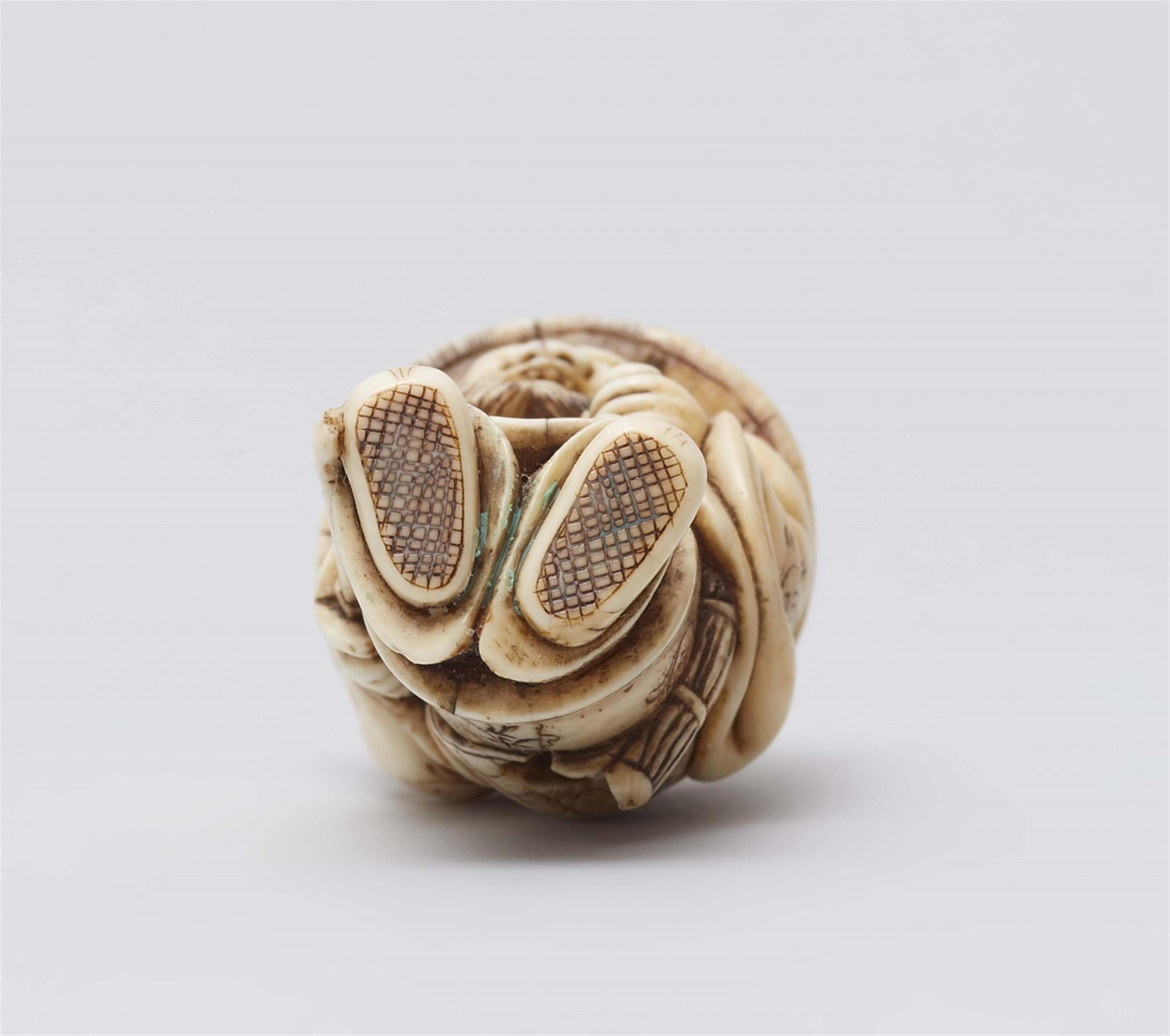 An ivory netsuke of Shoki. First half 19th century - image-5