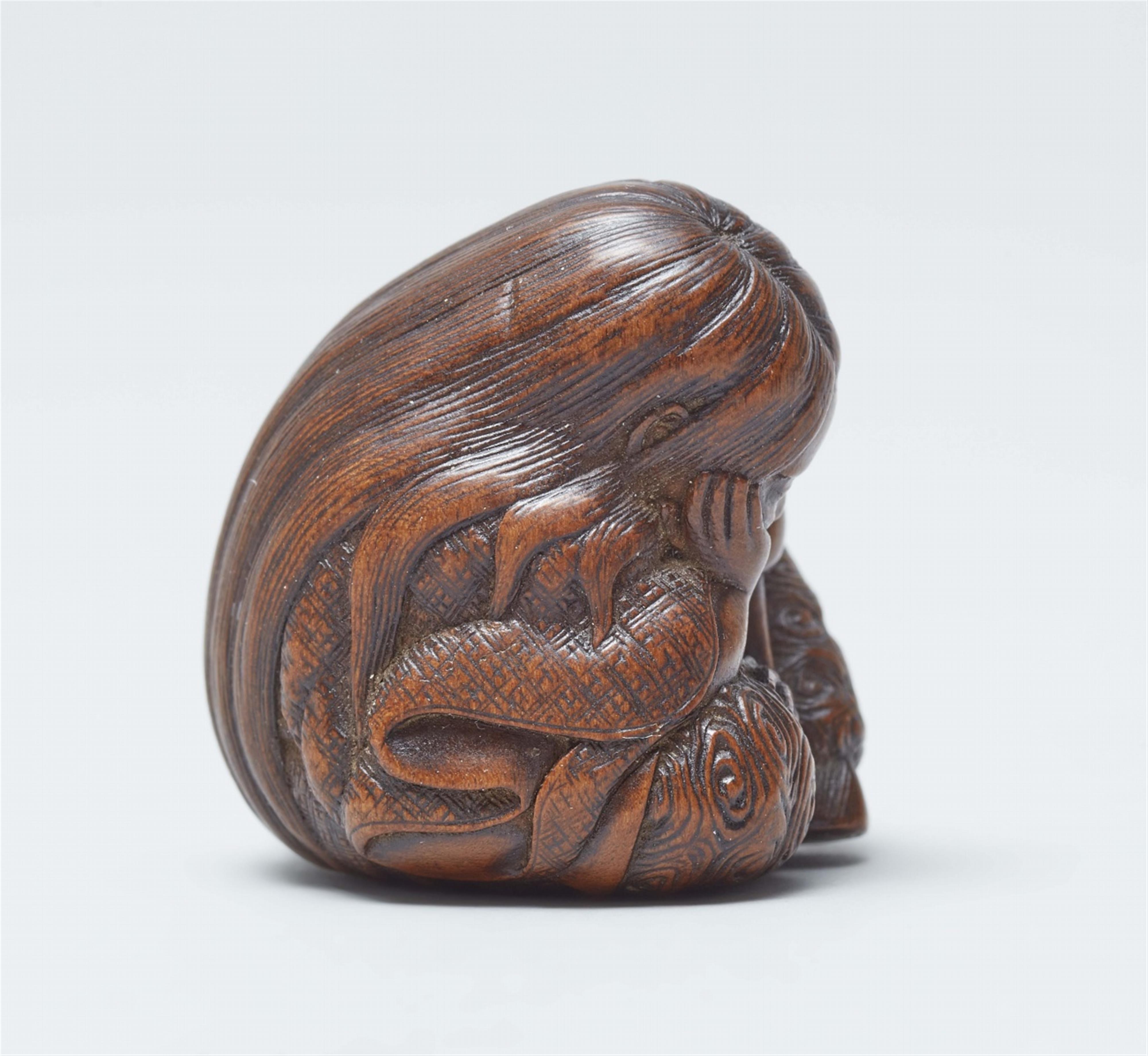 A boxwood netsuke of a sleeping Shojo. First half 19th century - image-2