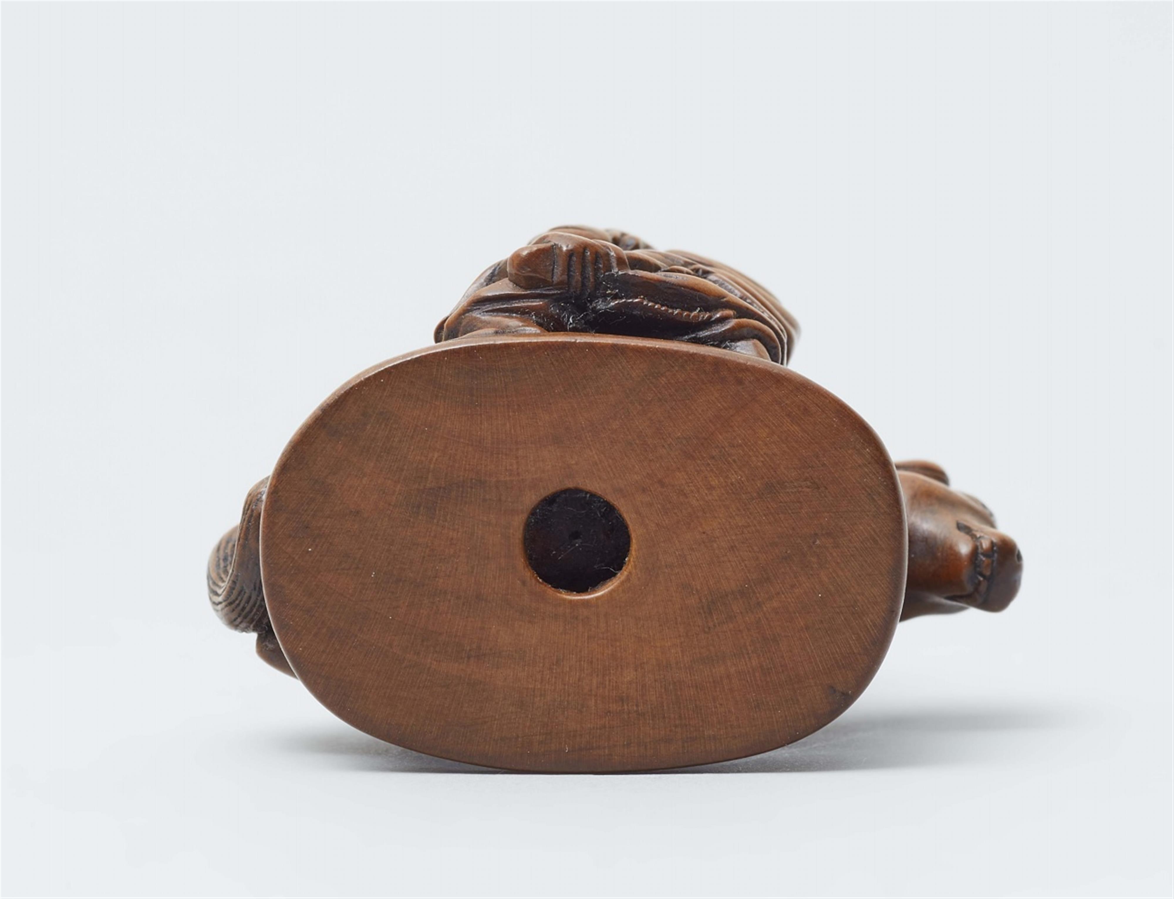 A boxwood netsuke of Watanabe no Tsuna. Mid-19th century - image-5