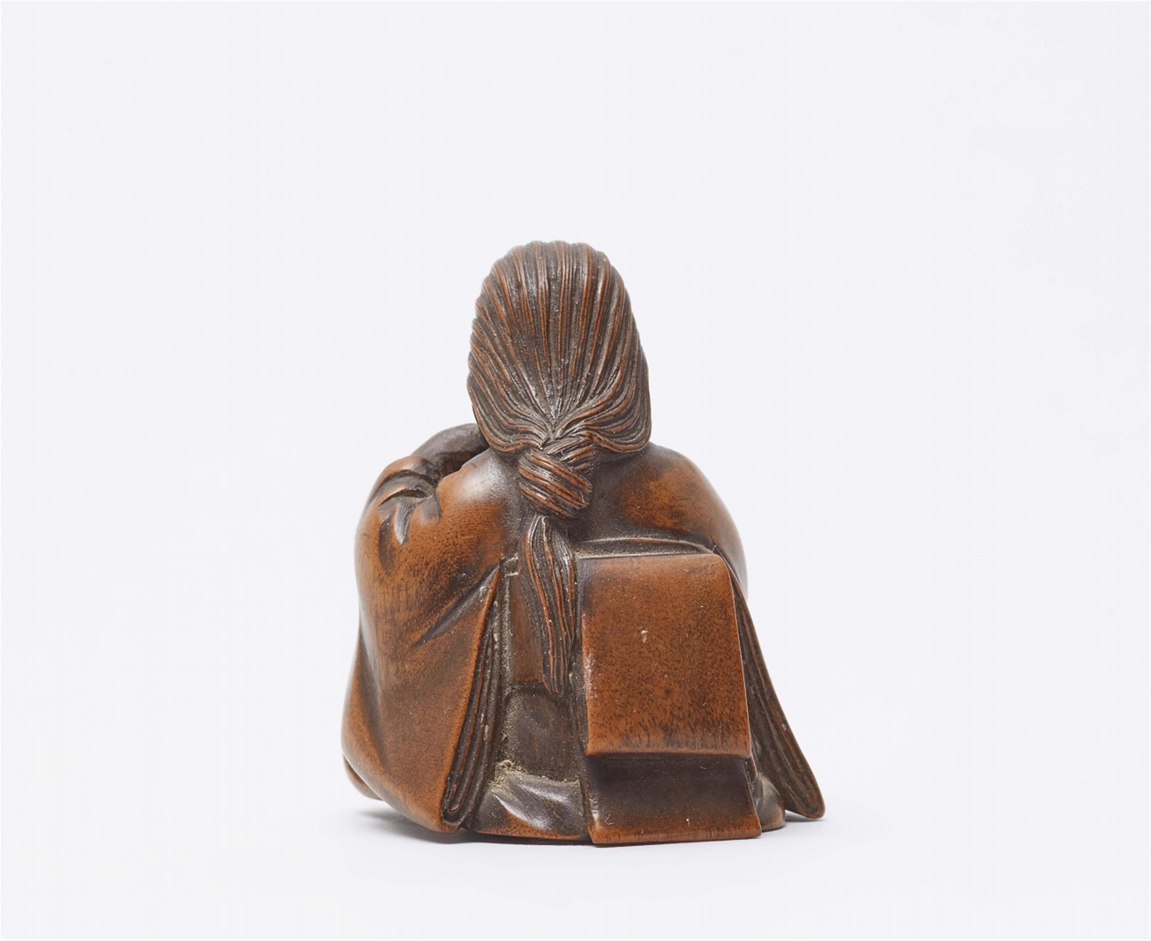 A boxwood shunga netsuke. Late 20th century - image-3