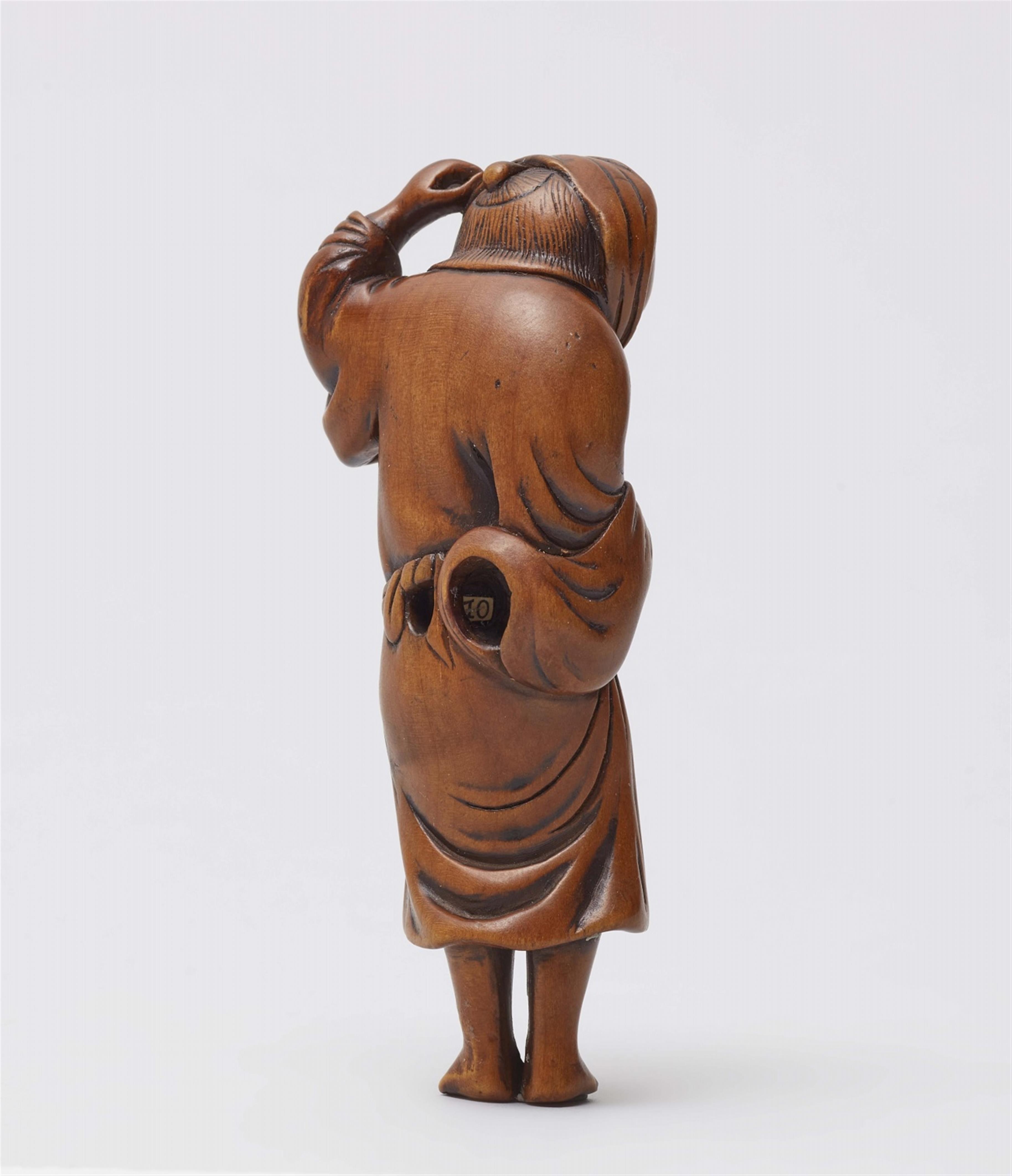 A boxwood netsuke of a Harugoma dancer. Late 18th century - image-2