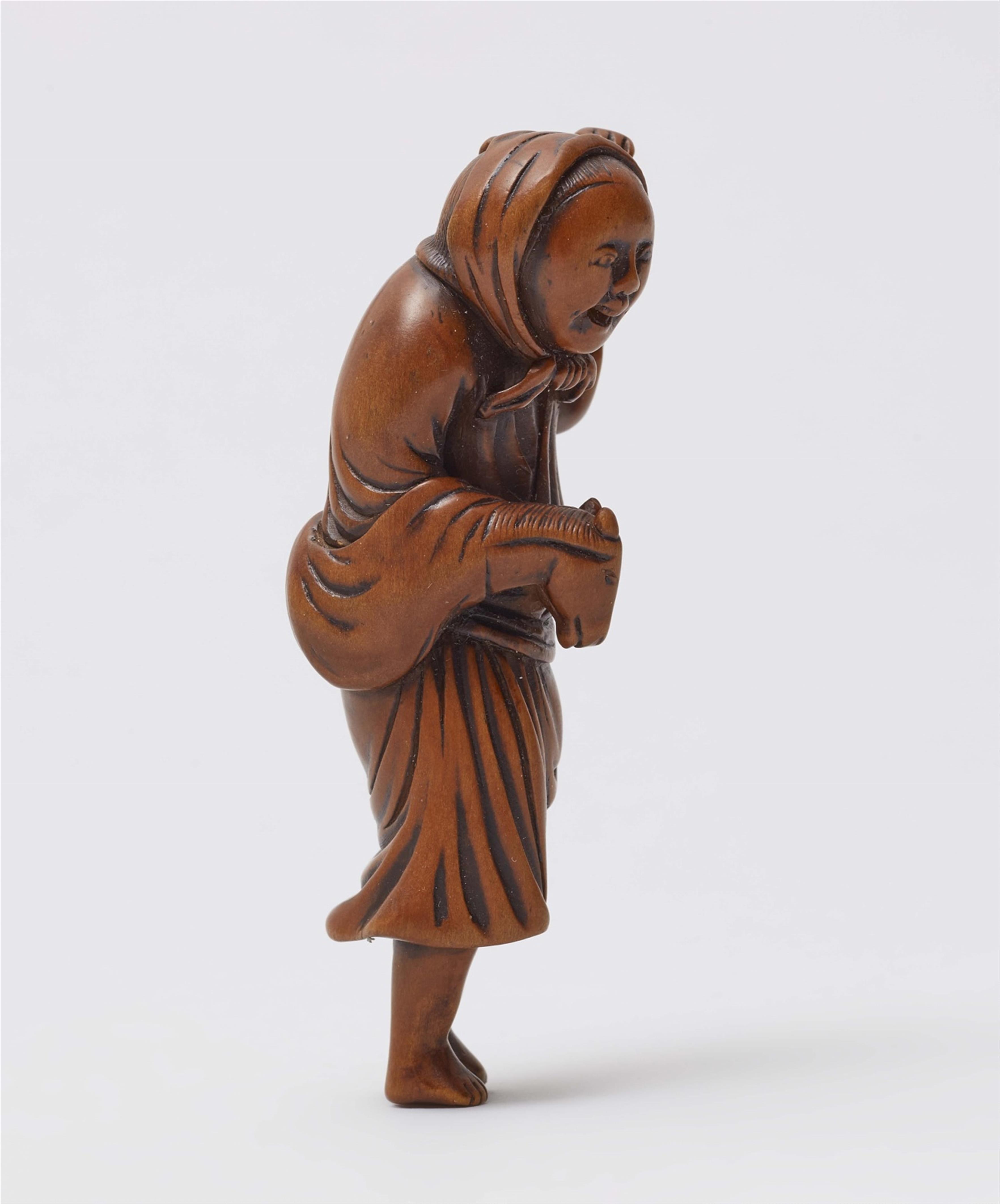 A boxwood netsuke of a Harugoma dancer. Late 18th century - image-3