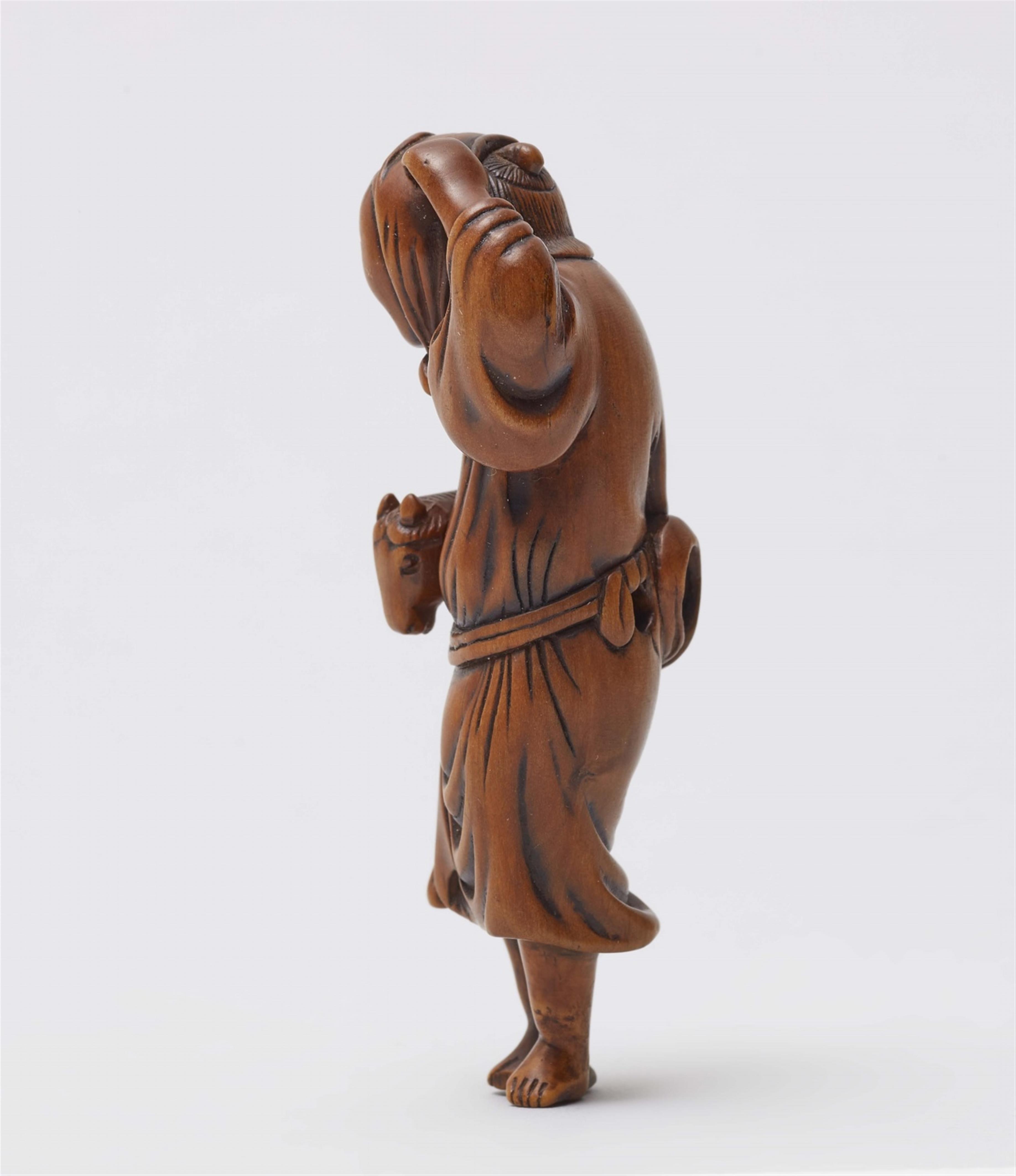 A boxwood netsuke of a Harugoma dancer. Late 18th century - image-4