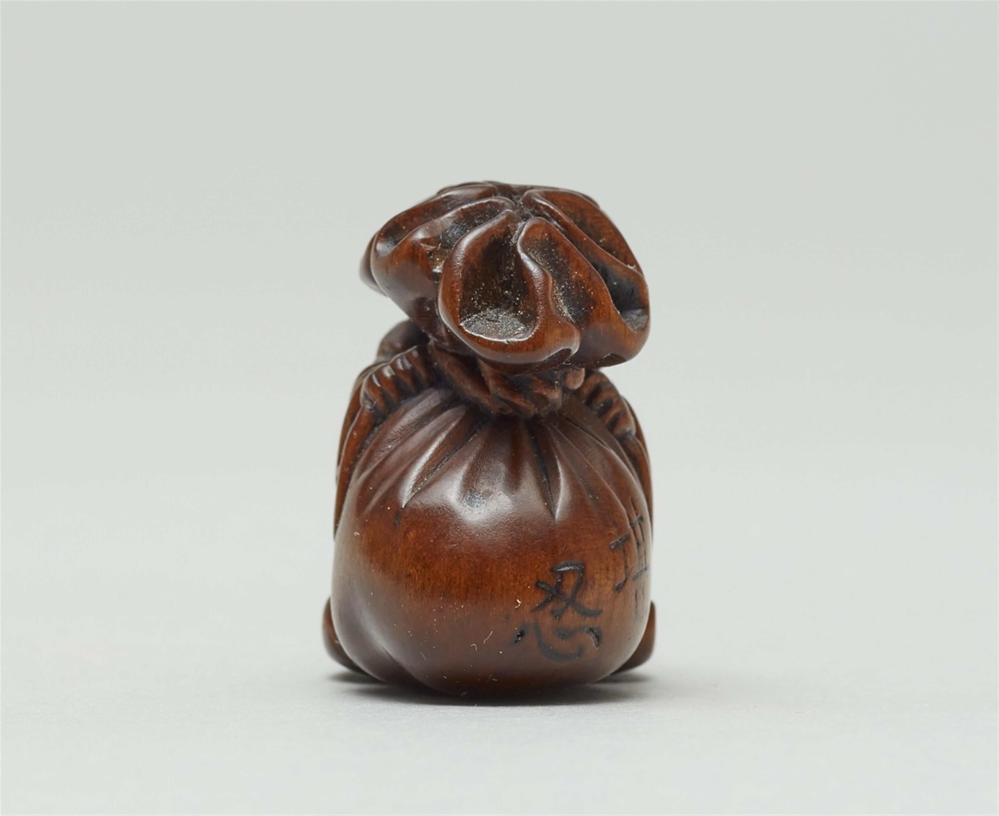 Three boxwood netsuke. 19th century - image-8