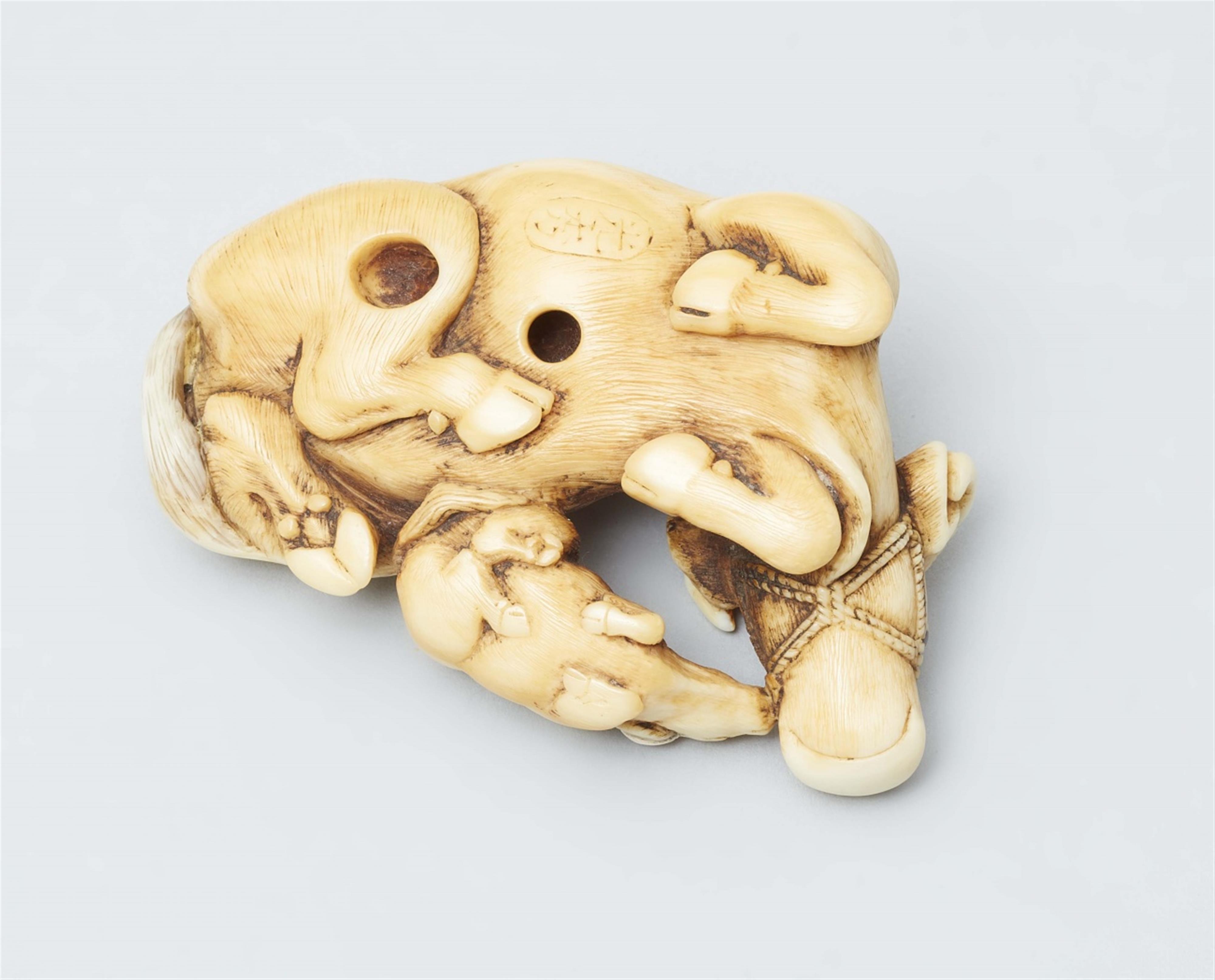 An ivory netsuke of an ox with young. Late 18th - image-5