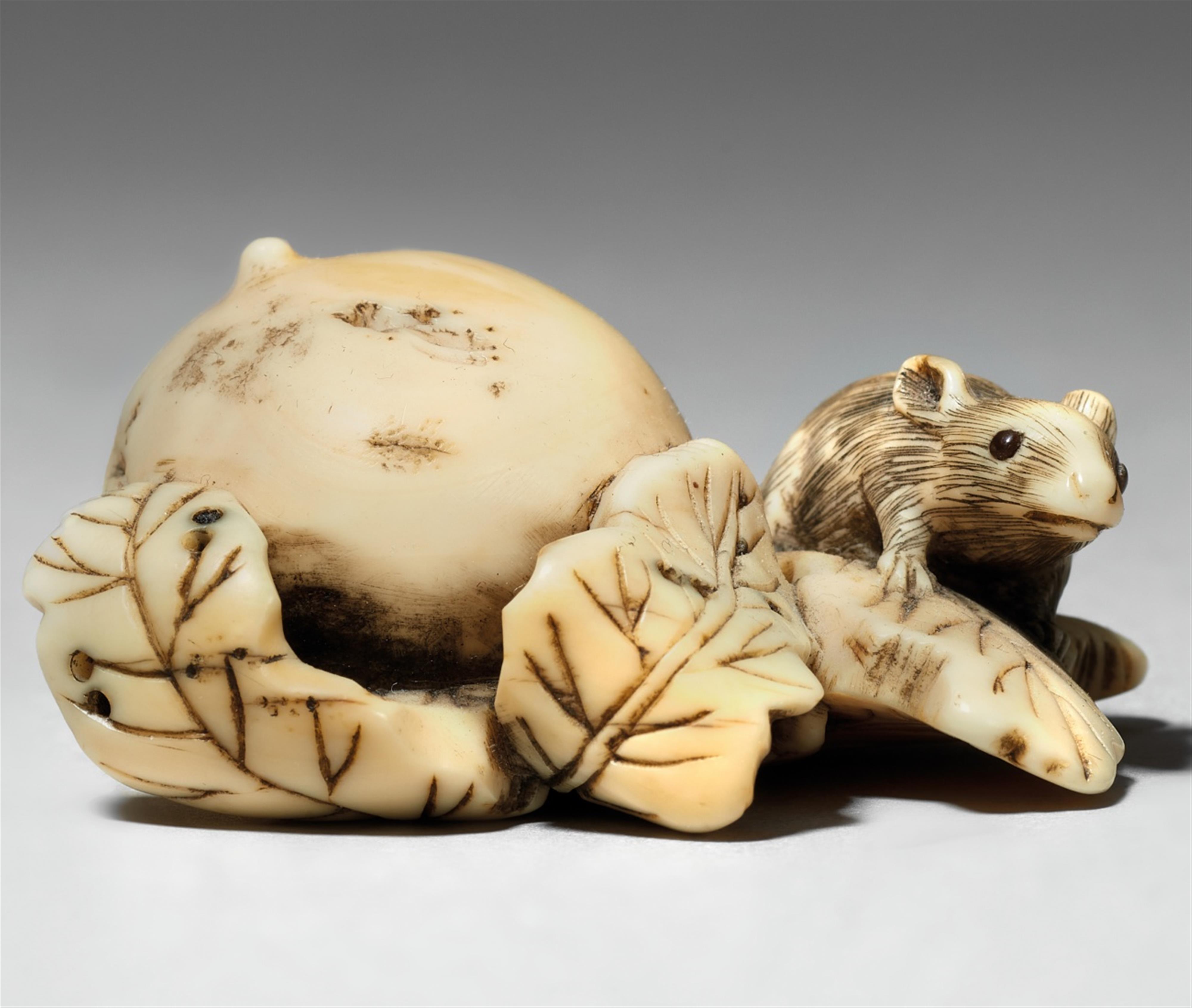 A marine ivory netsuke of a rat with a fruit. 19th century - image-1