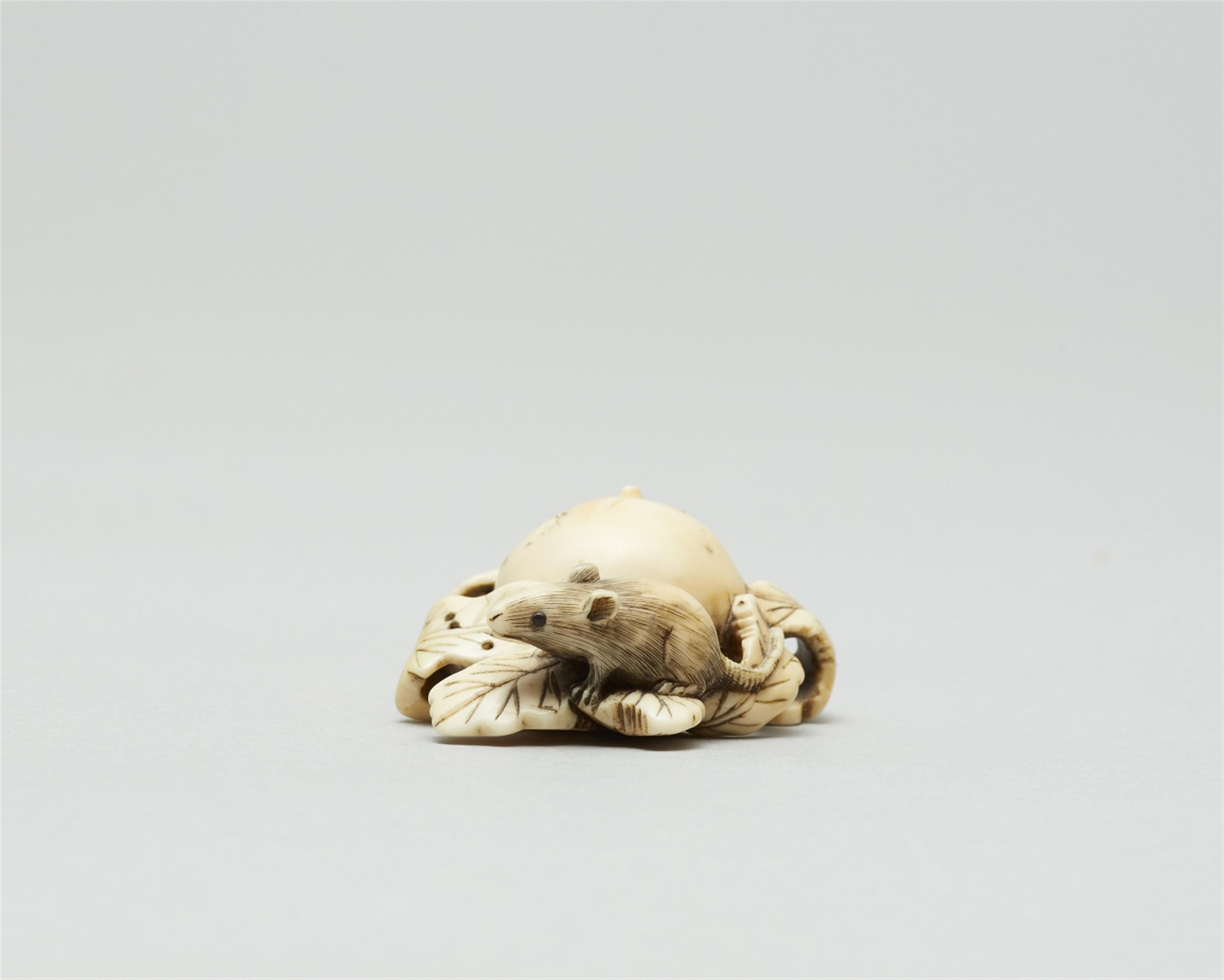 A marine ivory netsuke of a rat with a fruit. 19th century - image-3