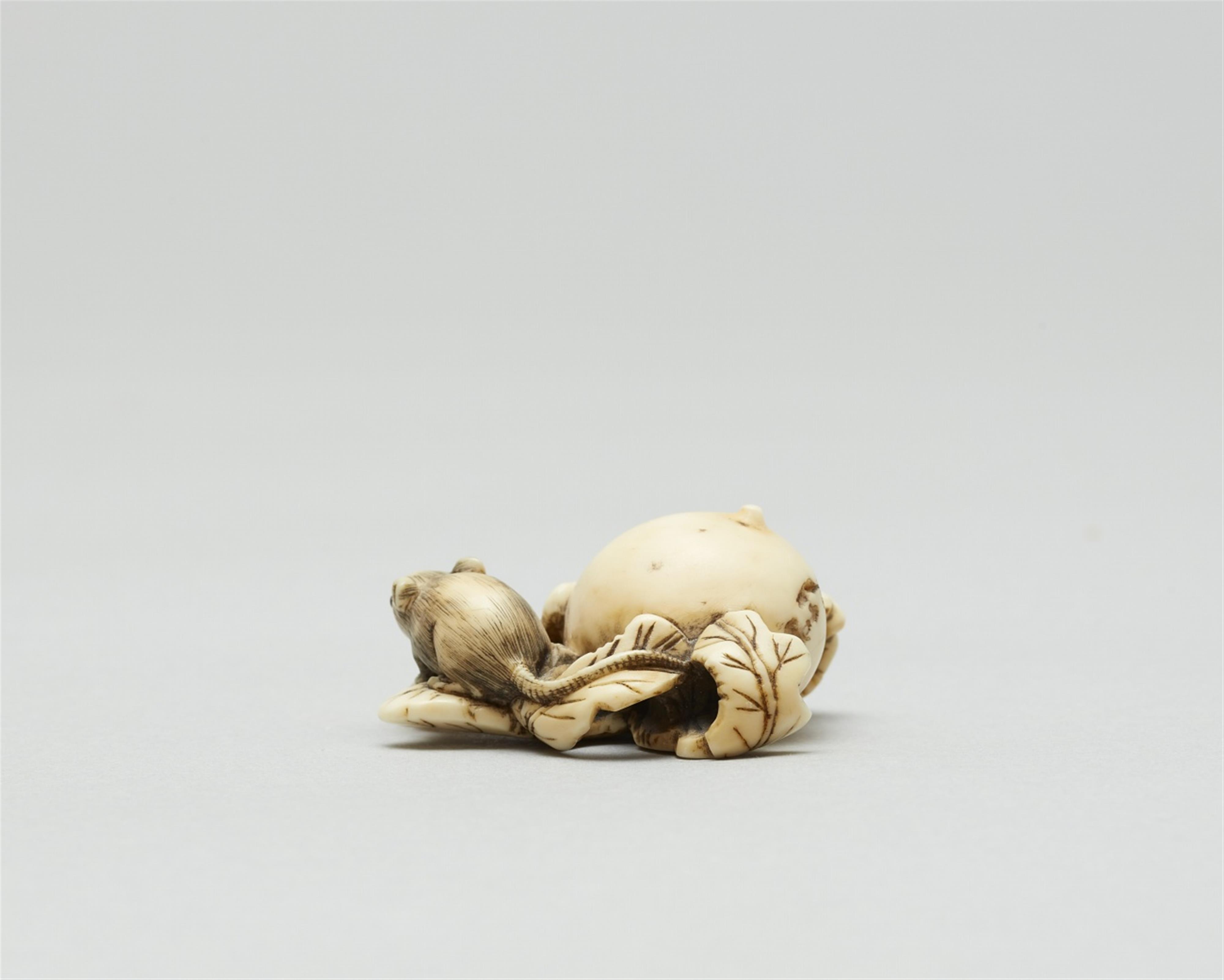 A marine ivory netsuke of a rat with a fruit. 19th century - image-4