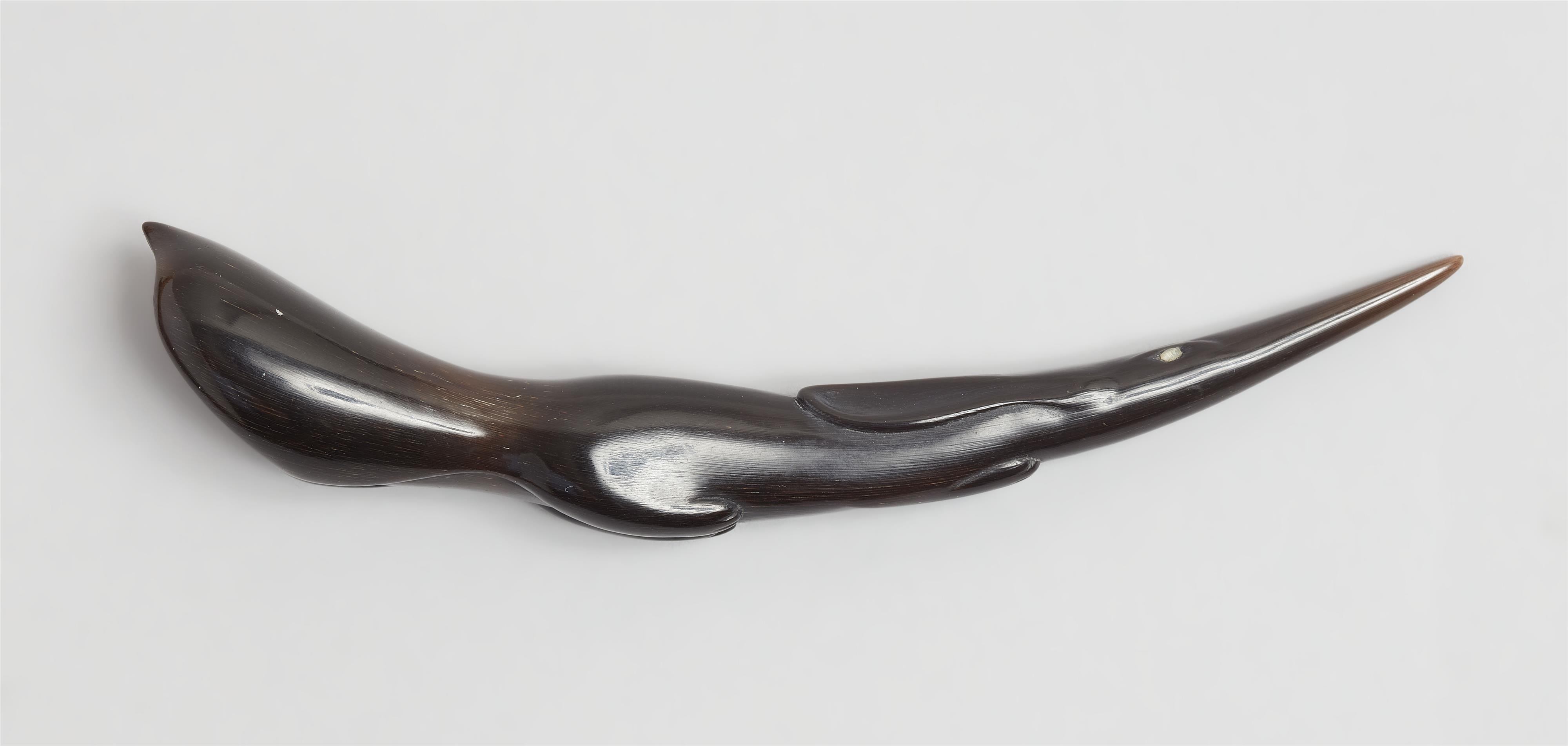 A dark antelope horn netsuke of a hare. Late 20th century - image-8