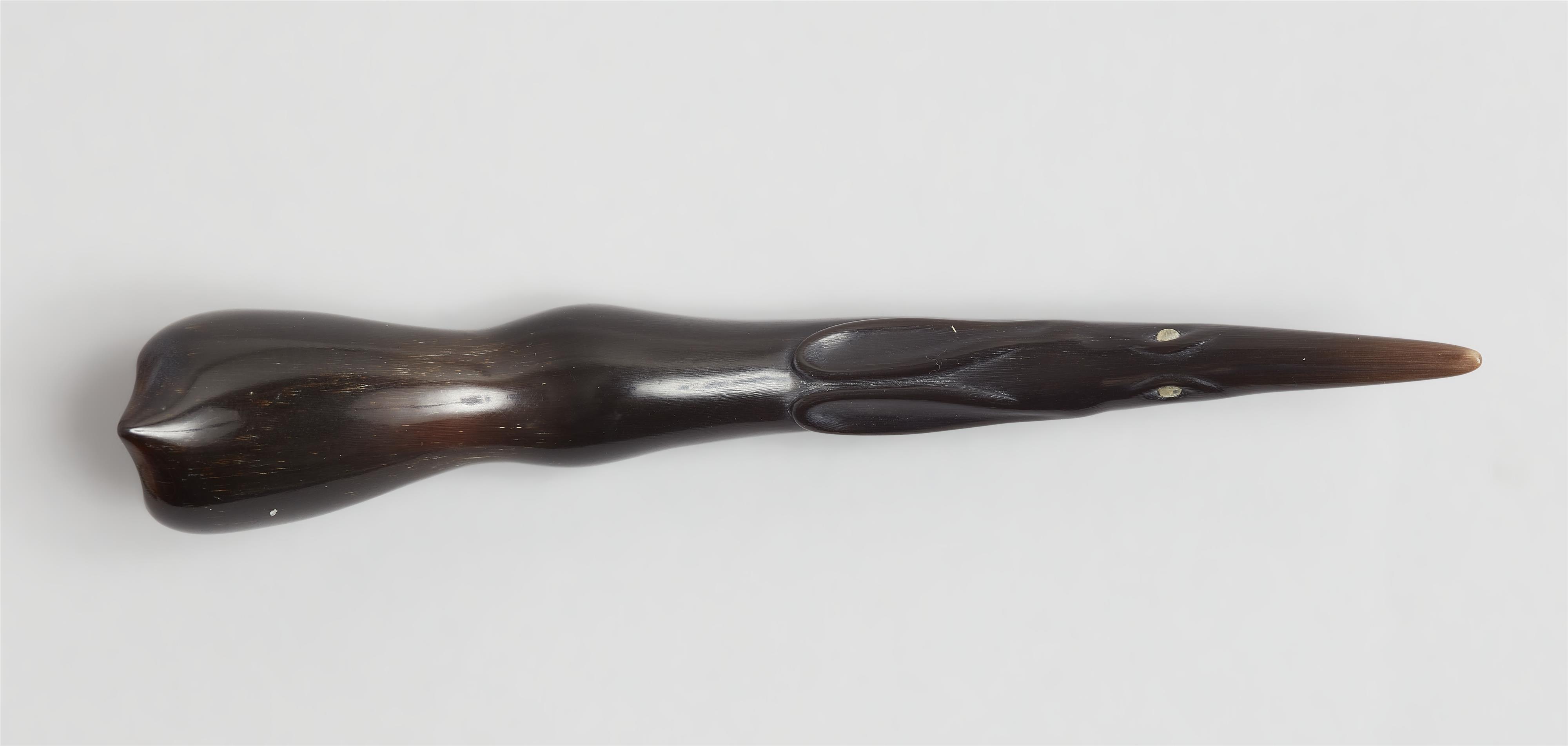 A dark antelope horn netsuke of a hare. Late 20th century - image-9