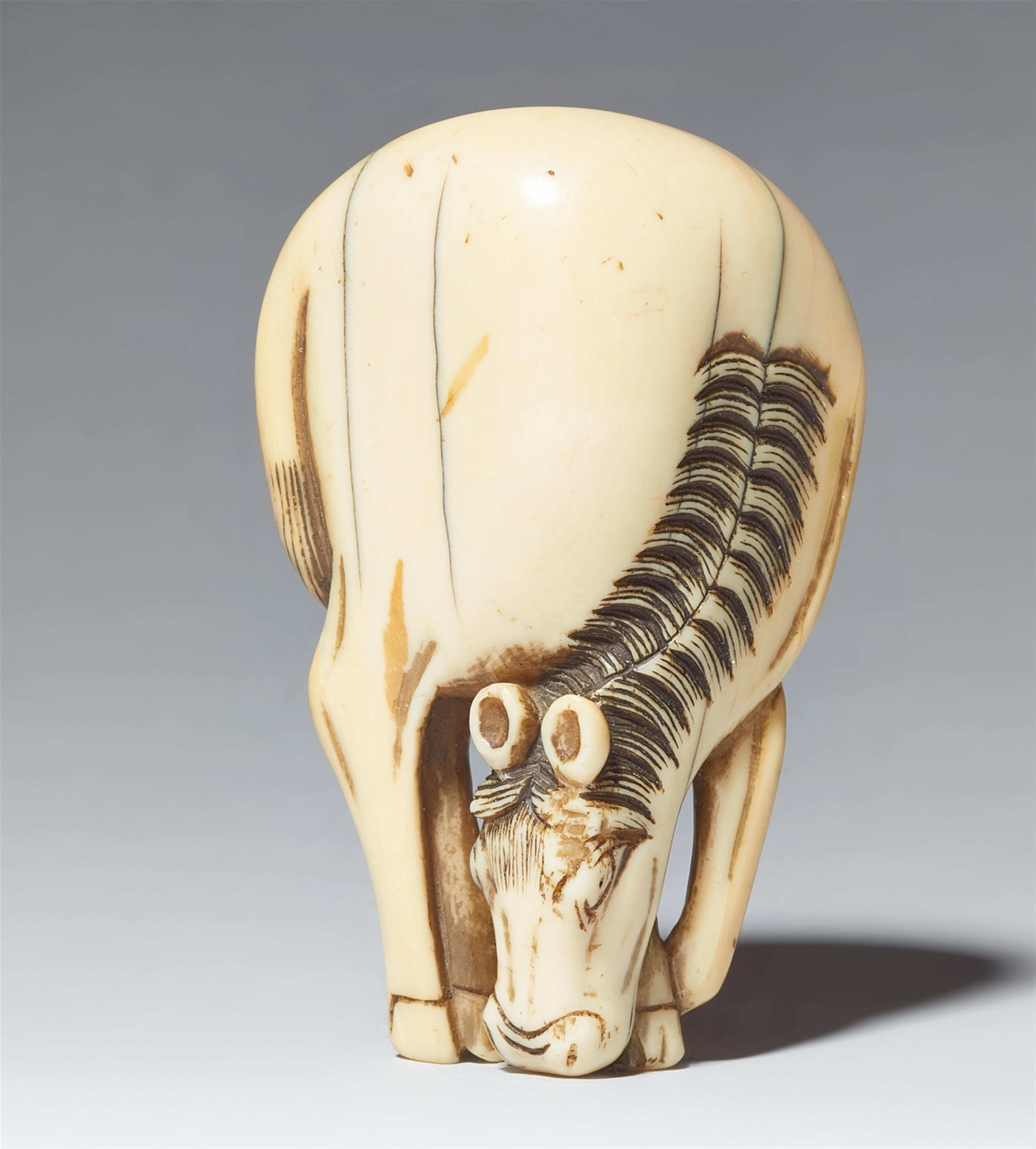 An ivory netsuke of a grazing horse. First half 19th century - image-1