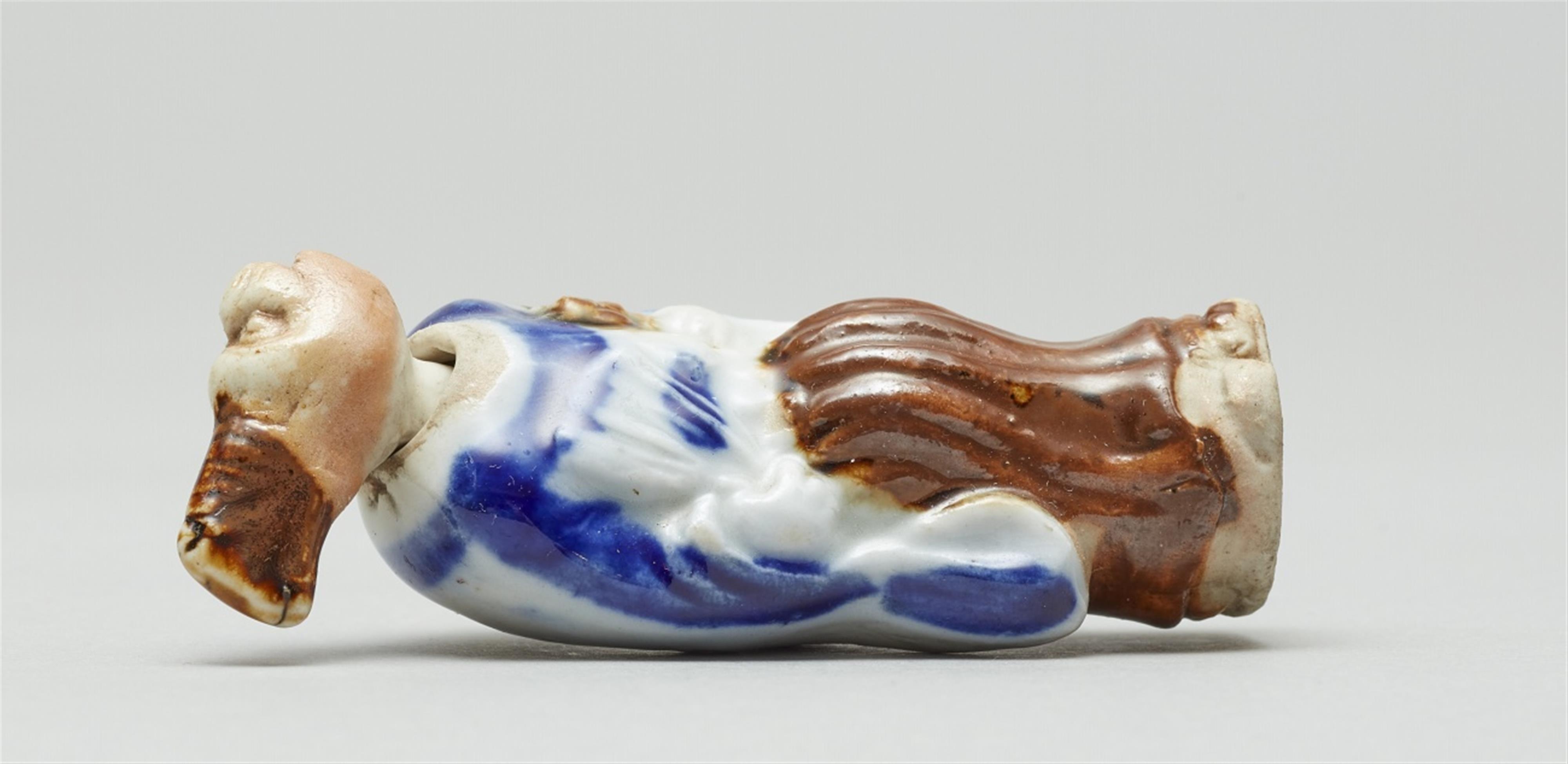 A Hirado porcelain netsuke of a monkey dressed as a manzai dancer. 19th century - image-4