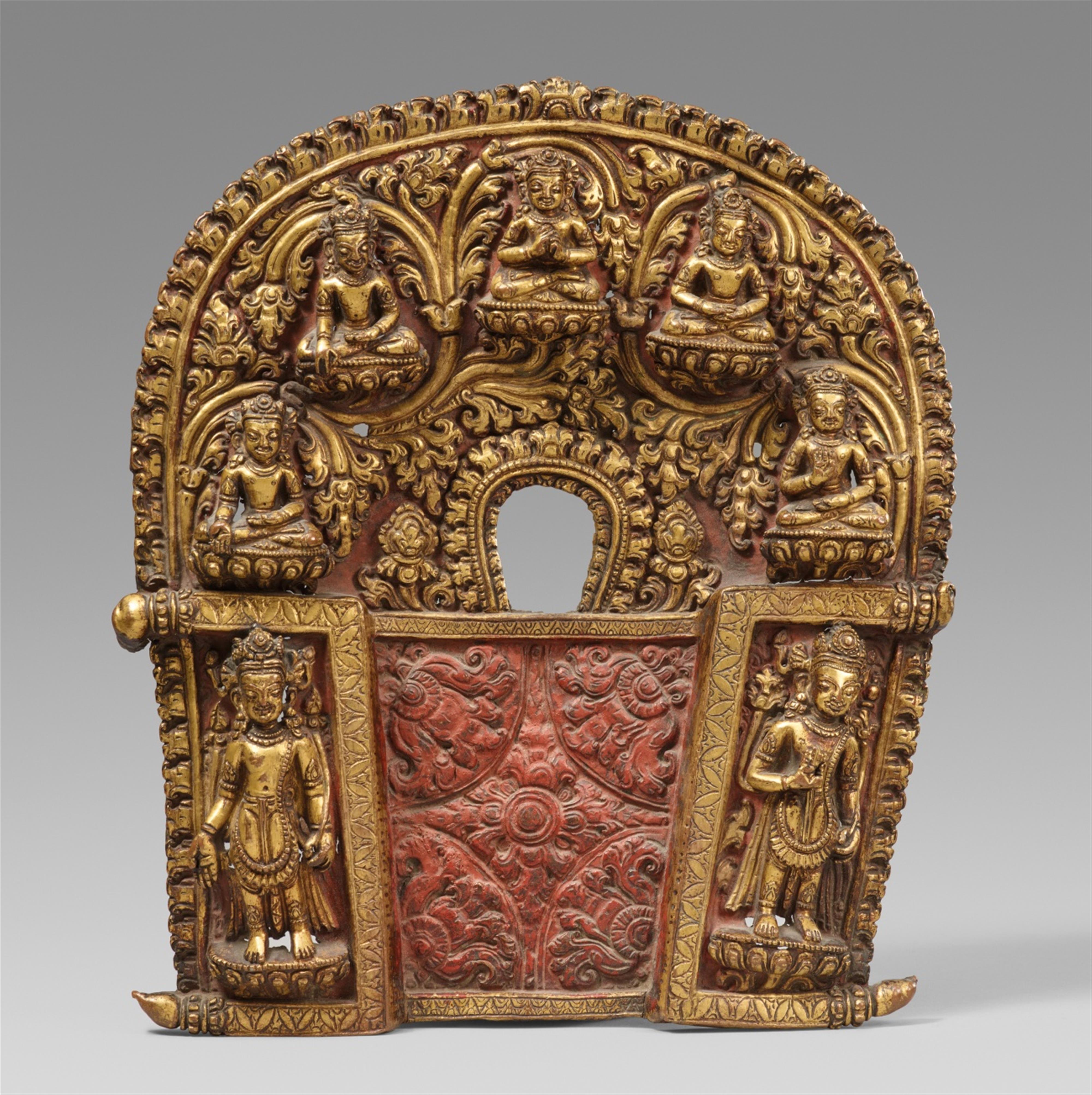 A Nepalese gilt copper repoussé aureole. 16th century - image-1
