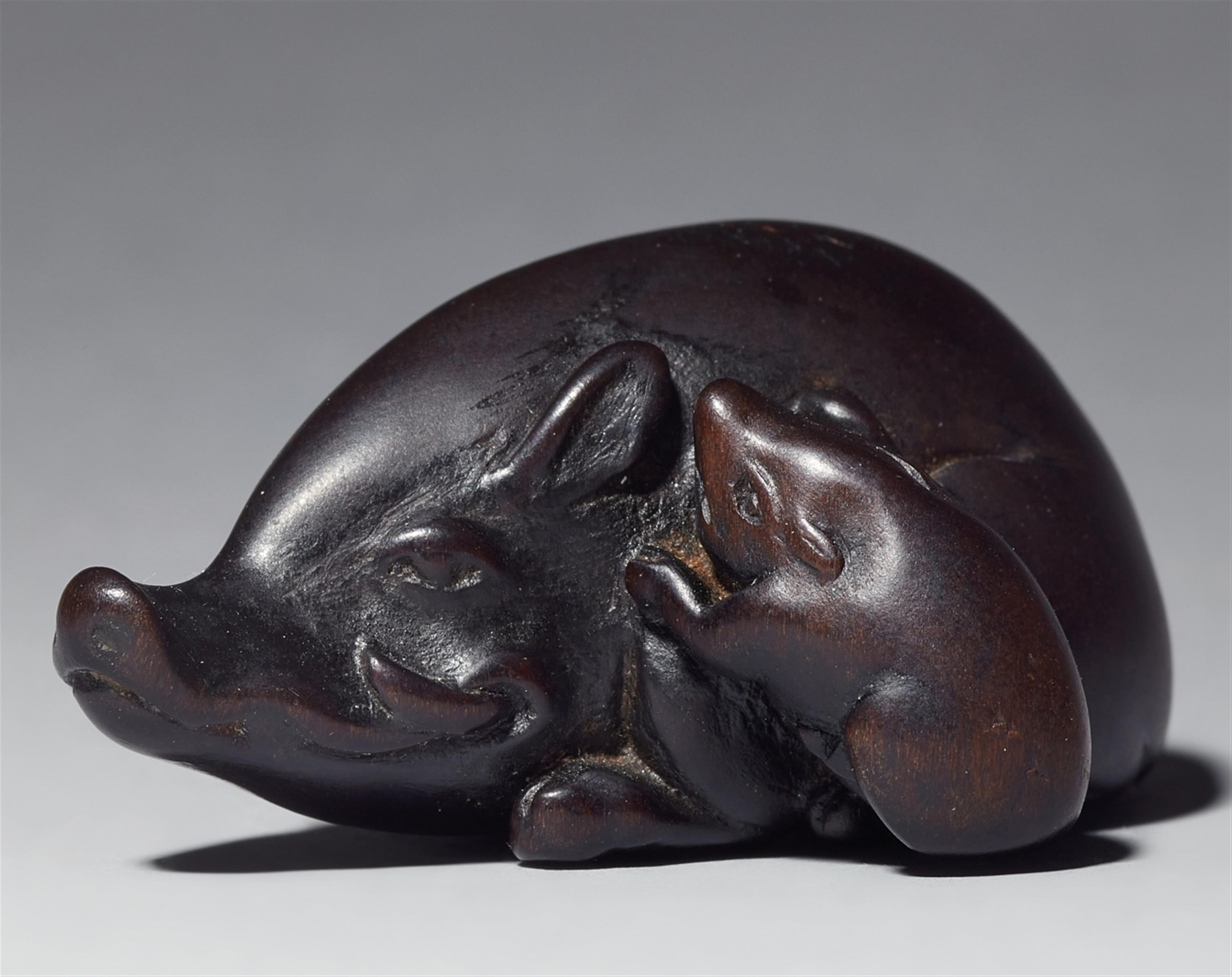 A wood netsuke of a boar and young. Mid-19th century - image-1