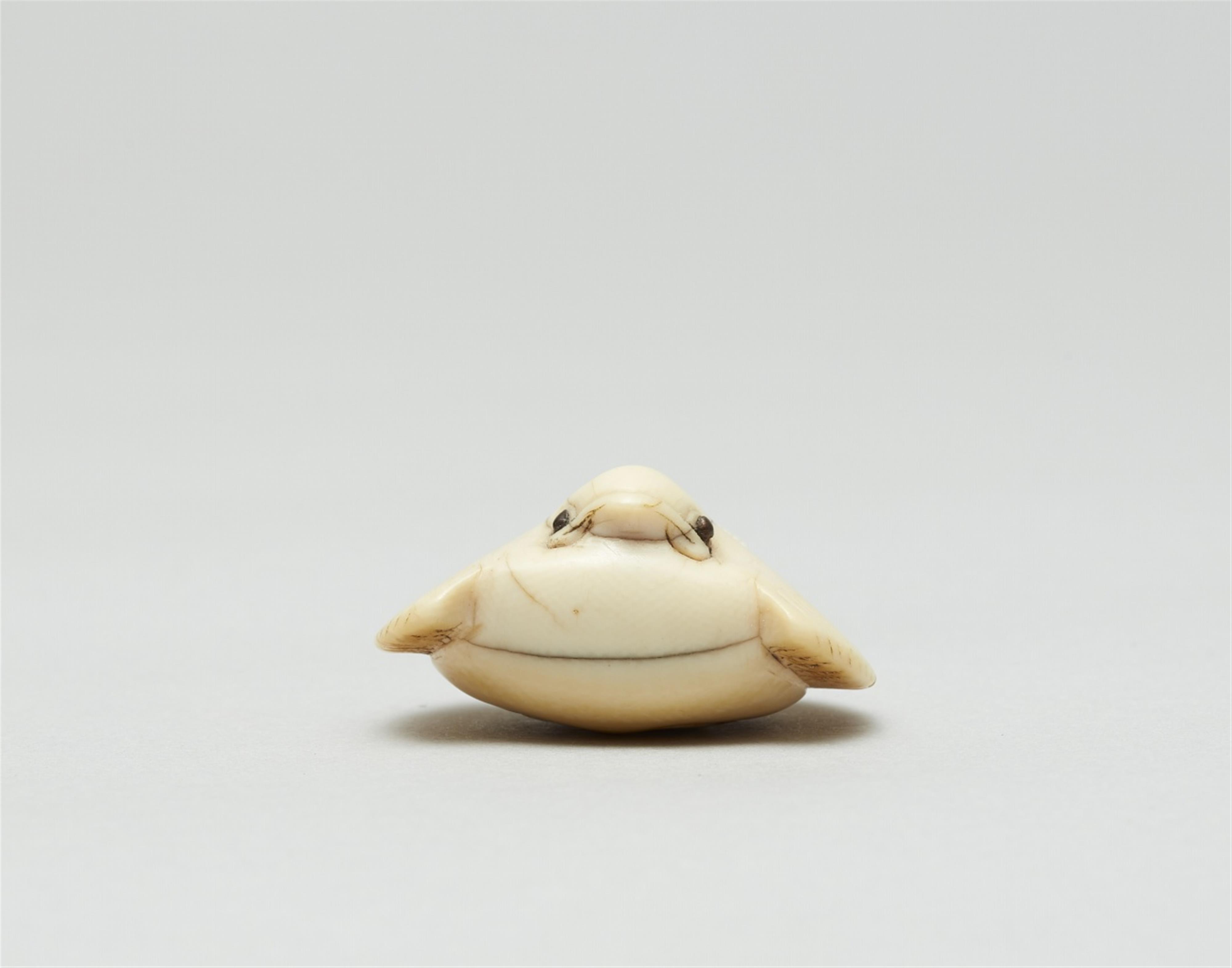 An ivory netsuke of a fukura suzume. 19th century - image-2