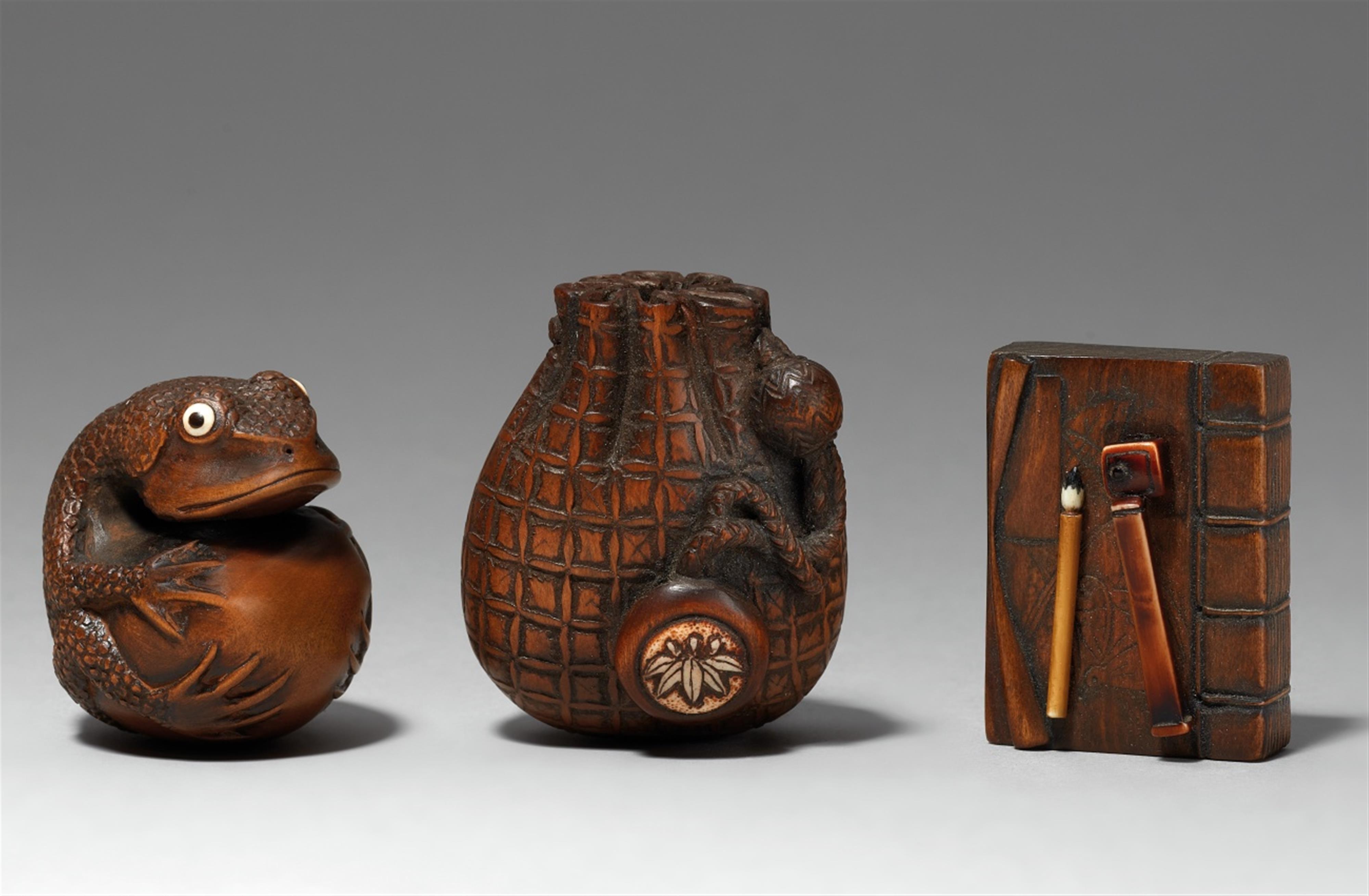 Three wood netsuke. 20th century - image-1