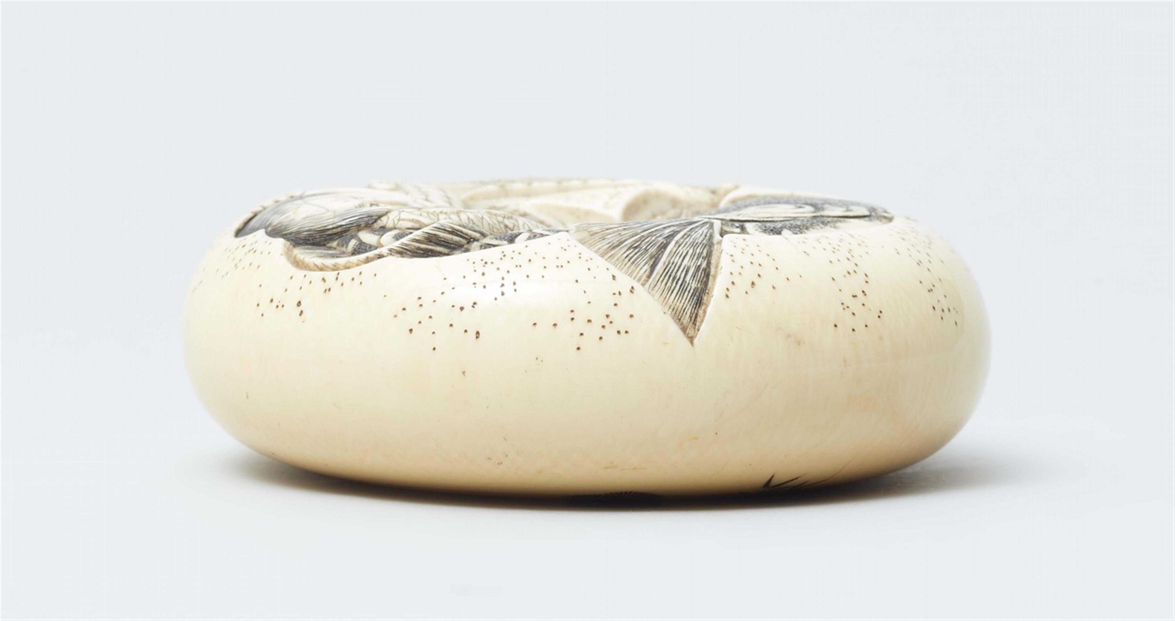 A large ivory manju. 19th century - image-3