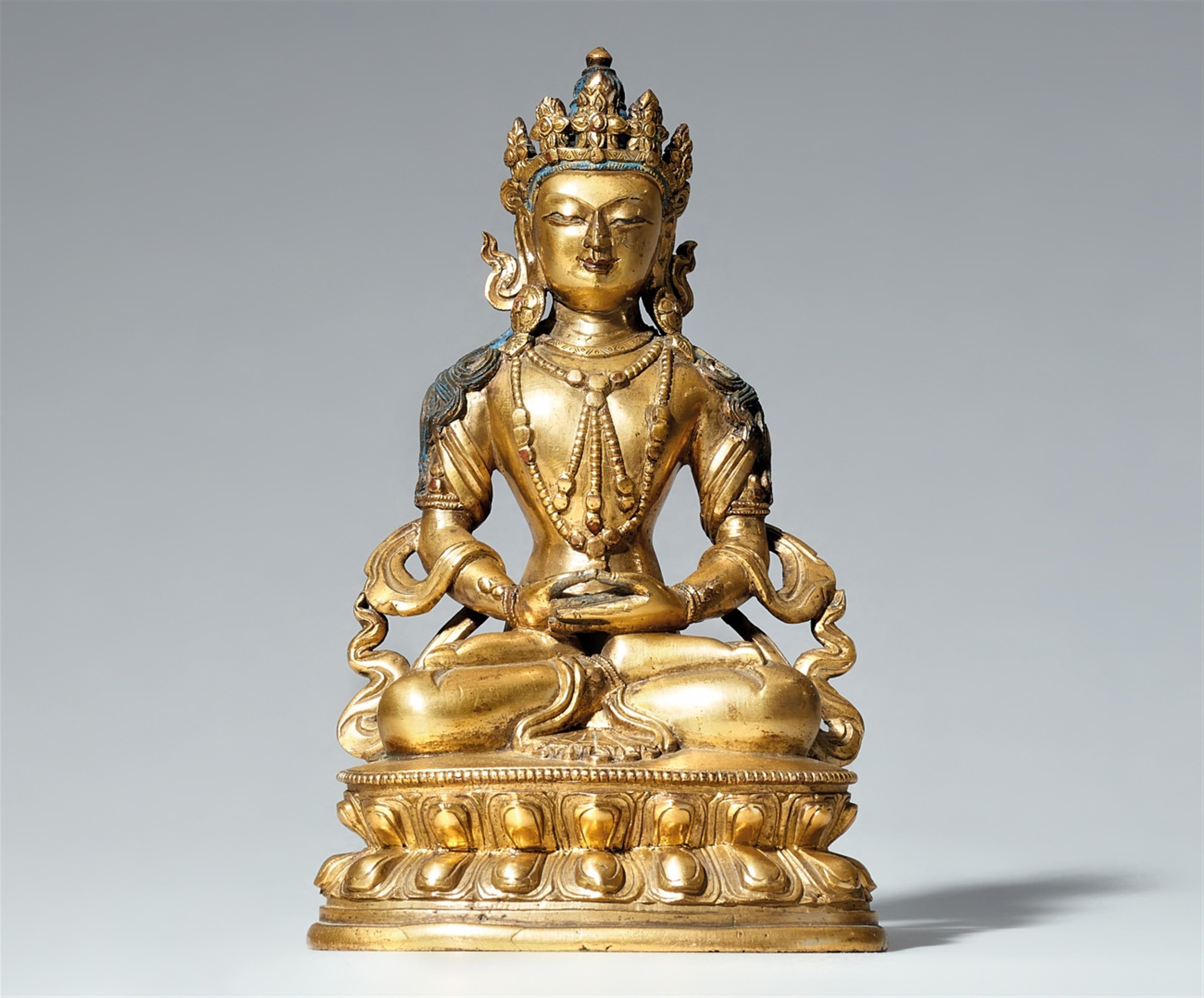 A Tibetochinese gilt bronze figure of Buddha Amitayus. 18th/19th century - image-1