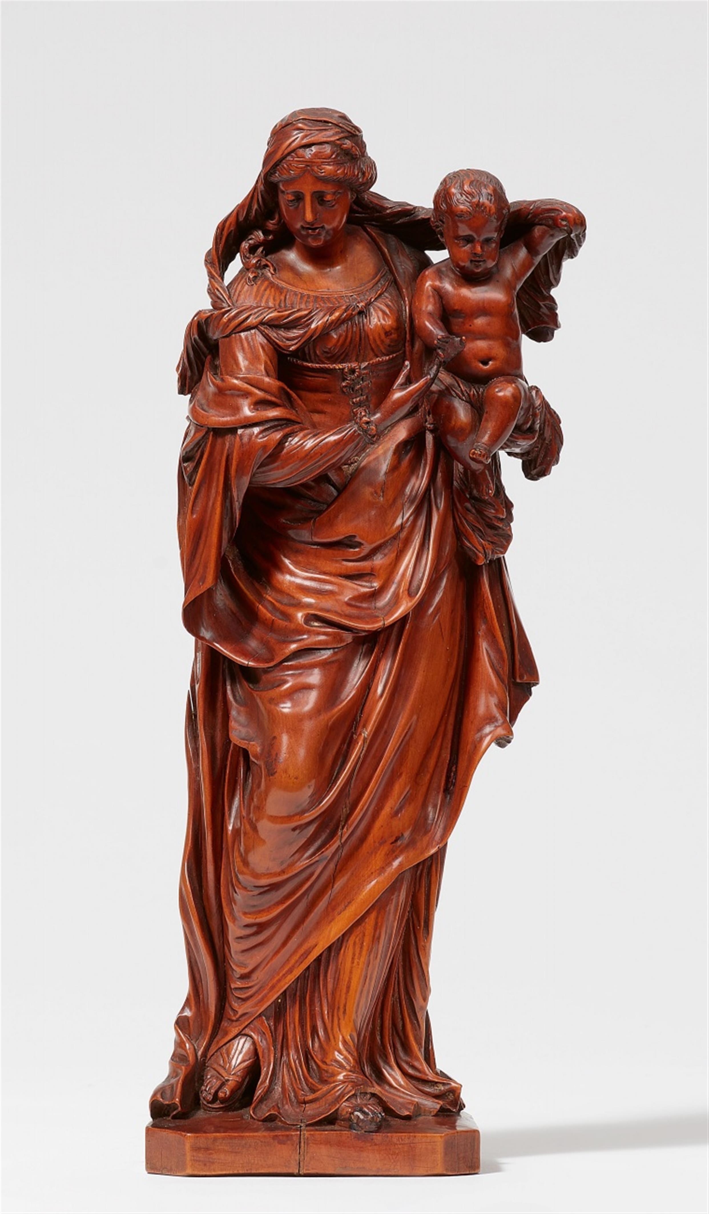 France early 18th century - An early 18th century French carved boxwood figure of the Virgin and Child - image-1