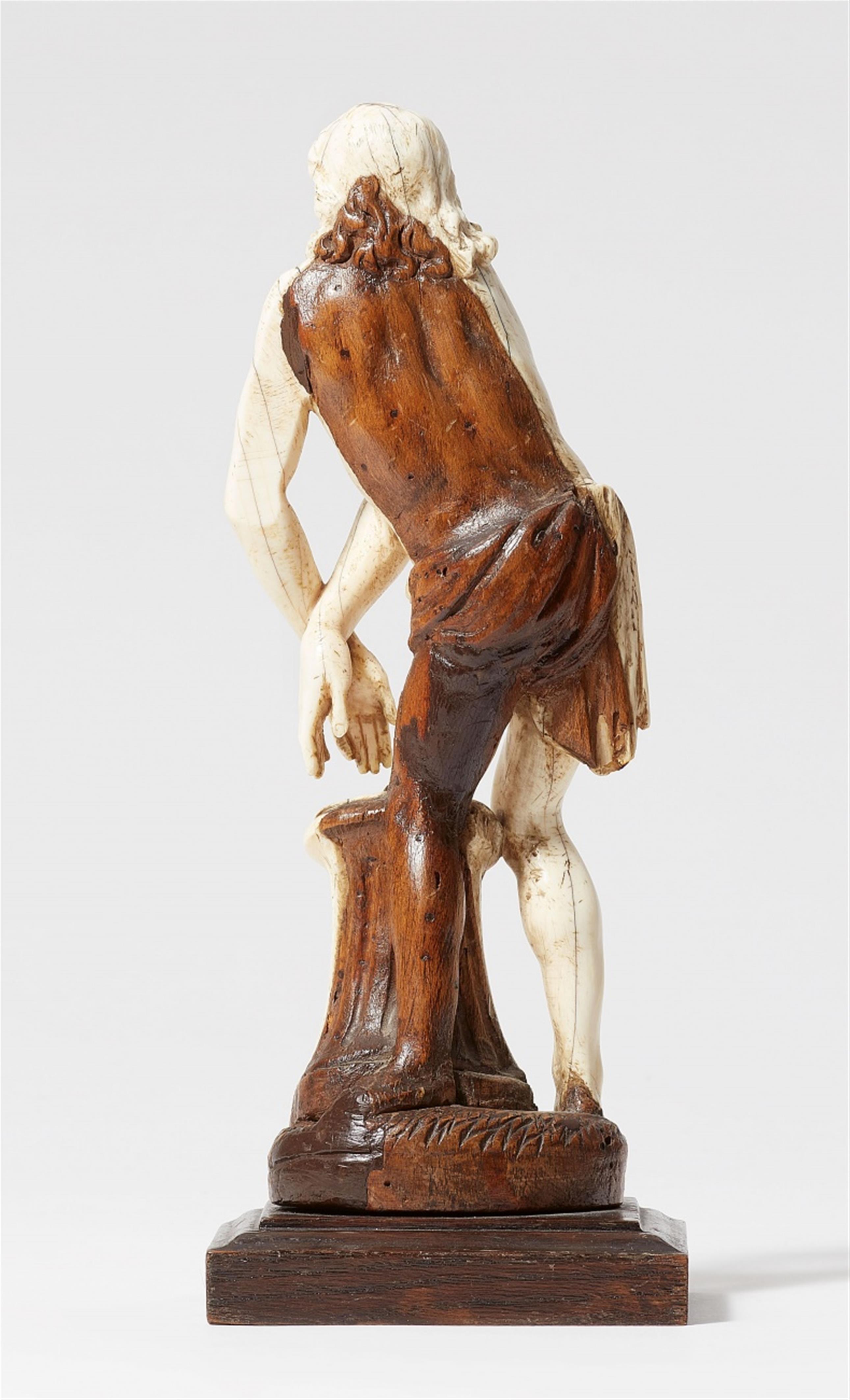 German 18th century - A German 18th century carved ivory figure of Christ at the Column - image-2