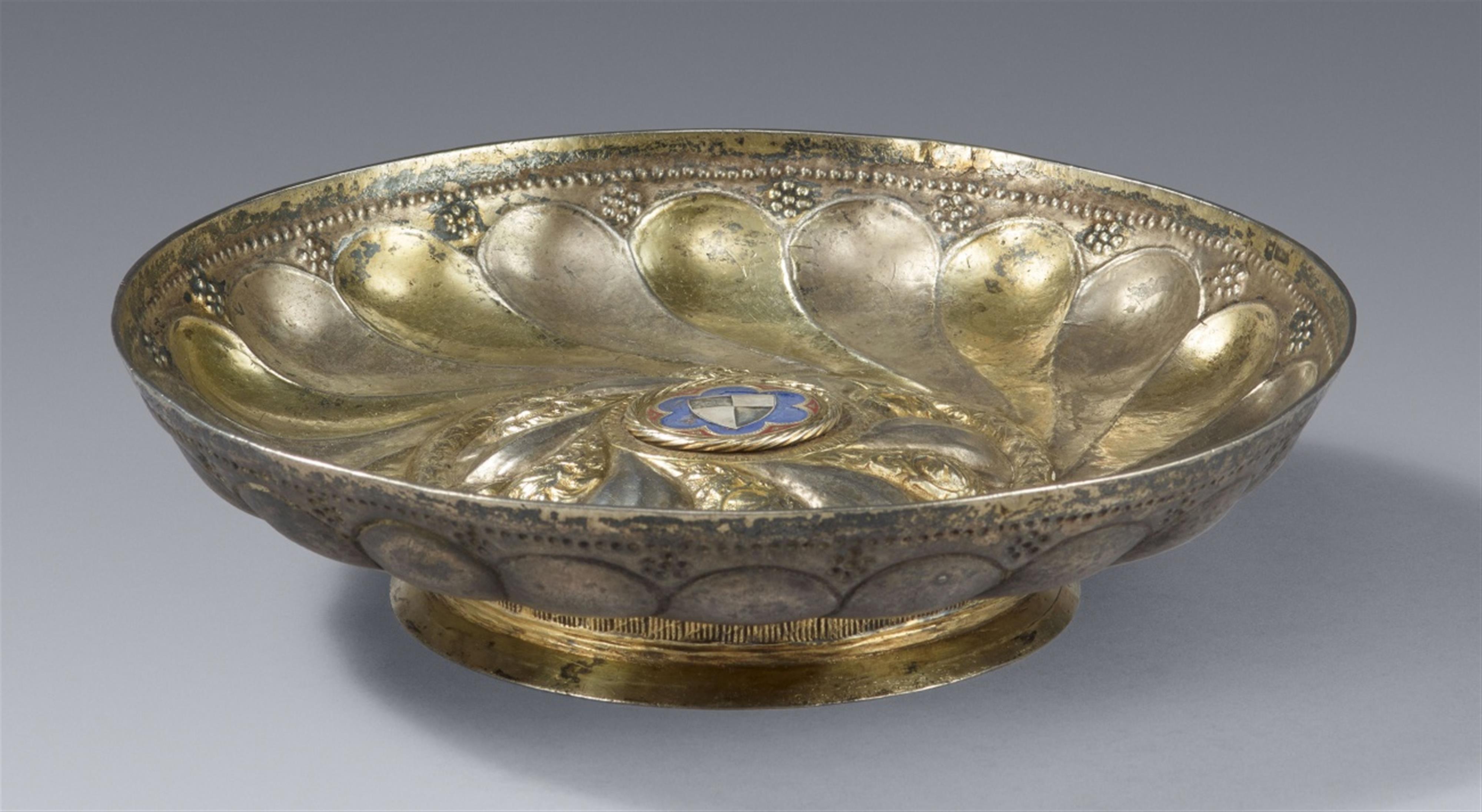 A magnificent late Gothic parcel gilt silver tazza with the coat-of-arms of the Counts of Collalto - image-2