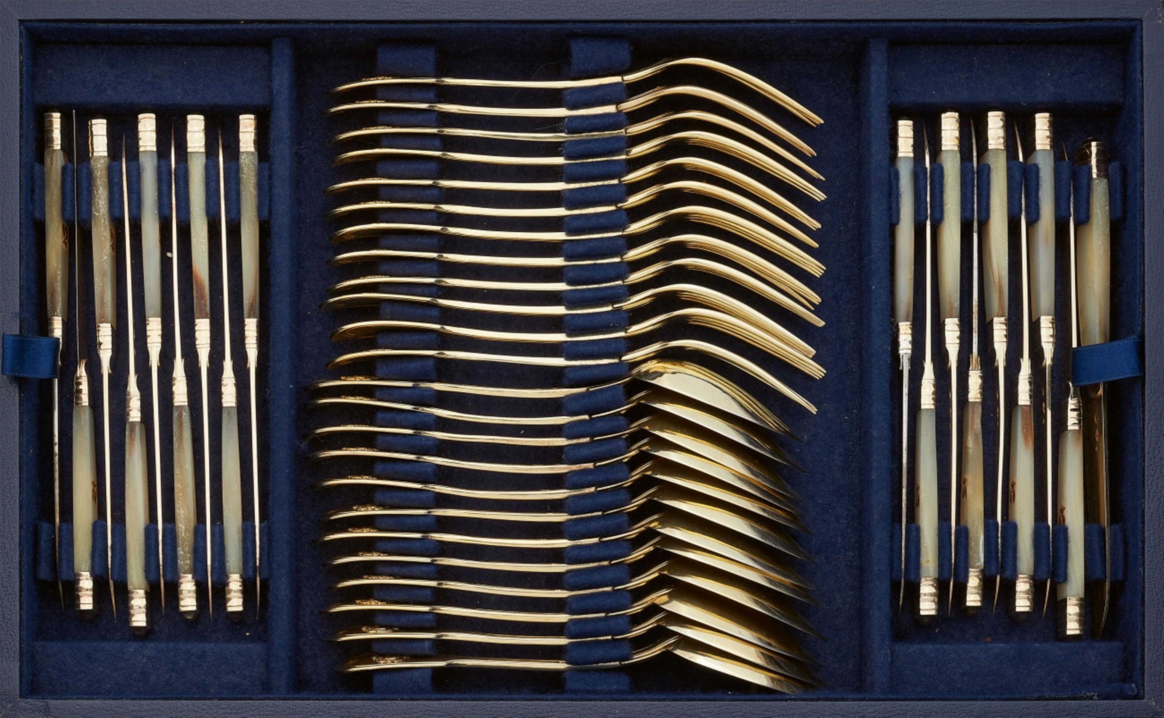 An extensive Parisian silver gilt cutlery set made for the Marquis and the Marquise de Pomereu - image-6