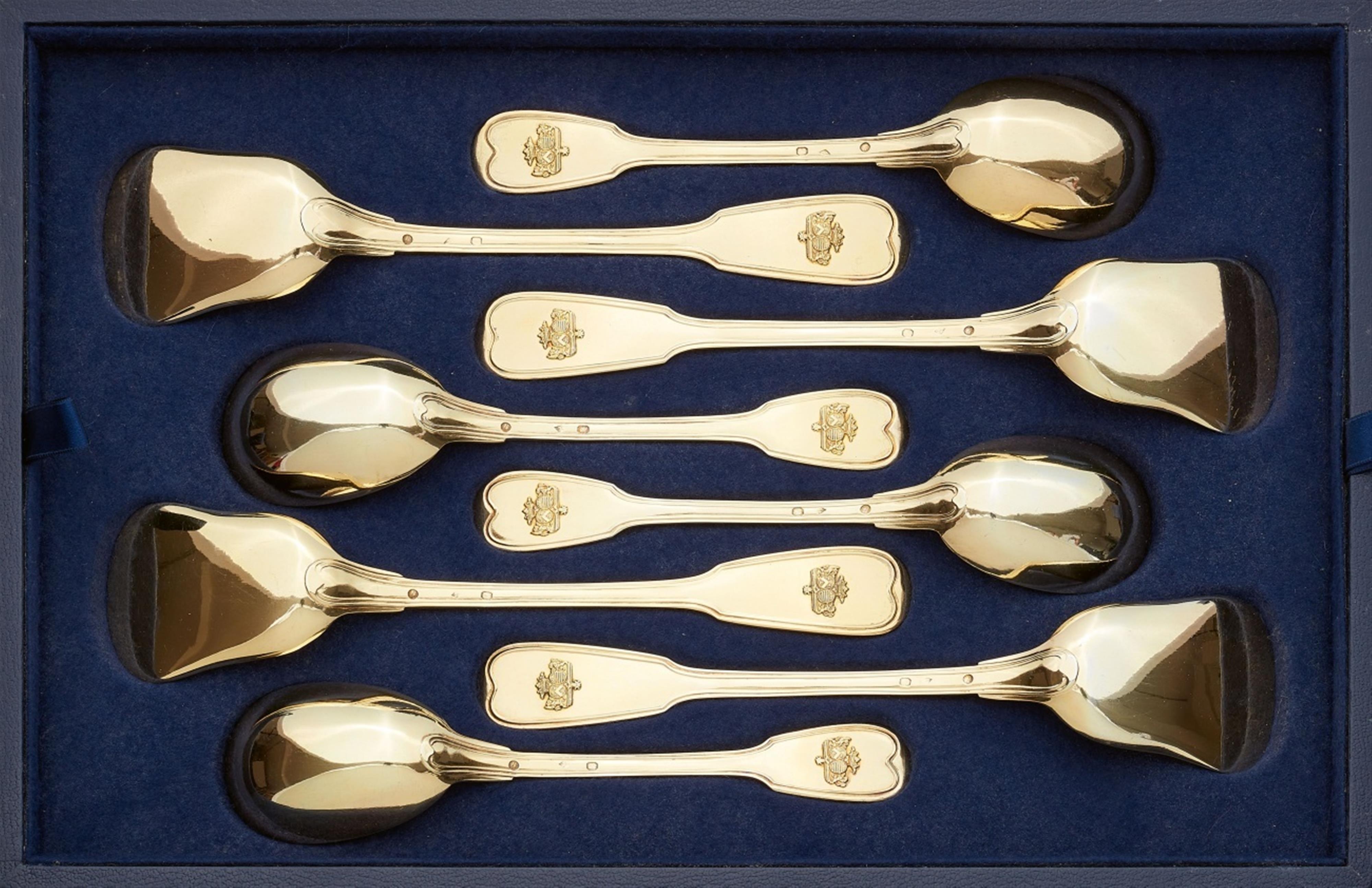 An extensive Parisian silver gilt cutlery set made for the Marquis and the Marquise de Pomereu - image-8