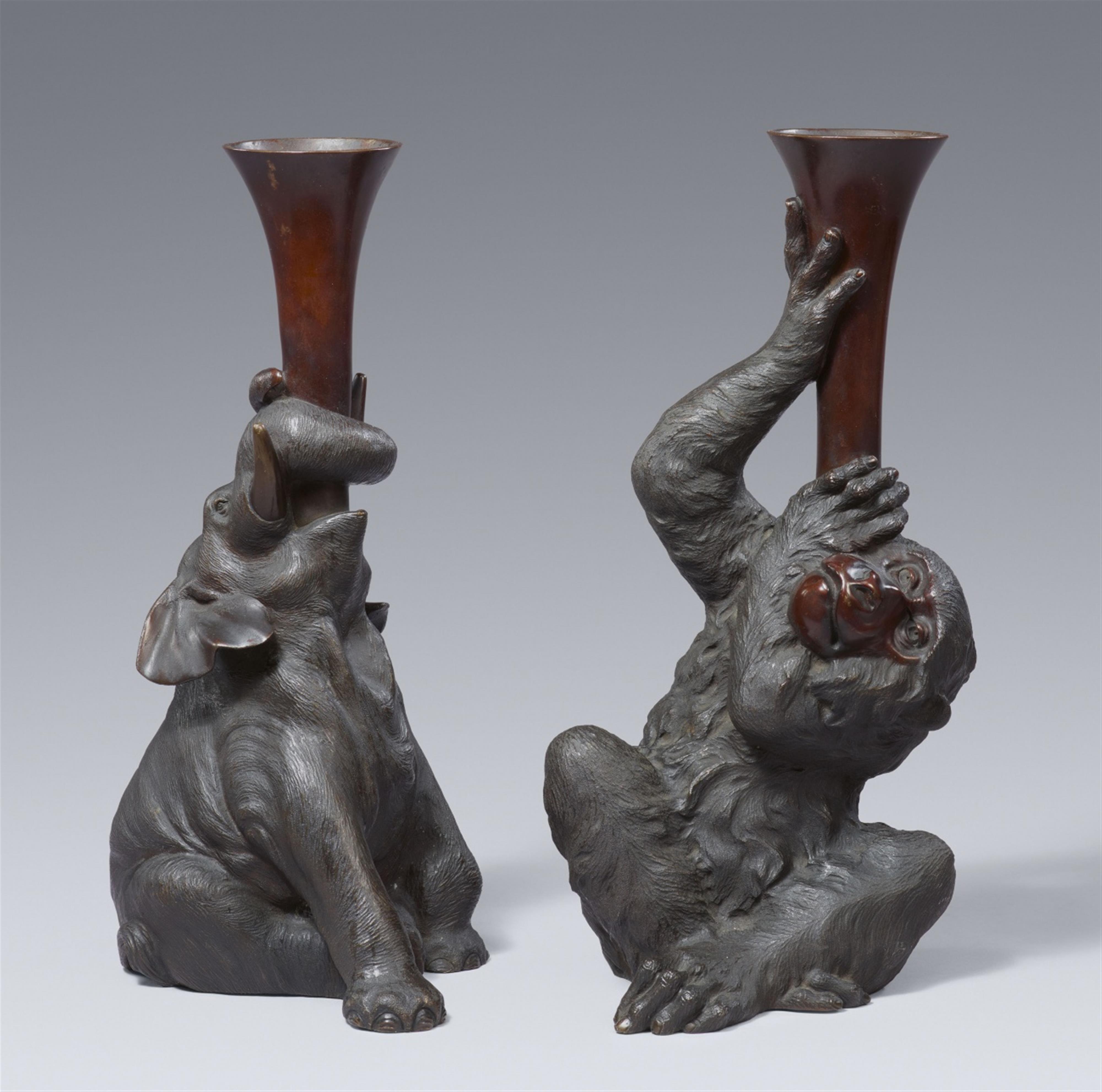 A pair of Meiji-period bronze vases - image-1