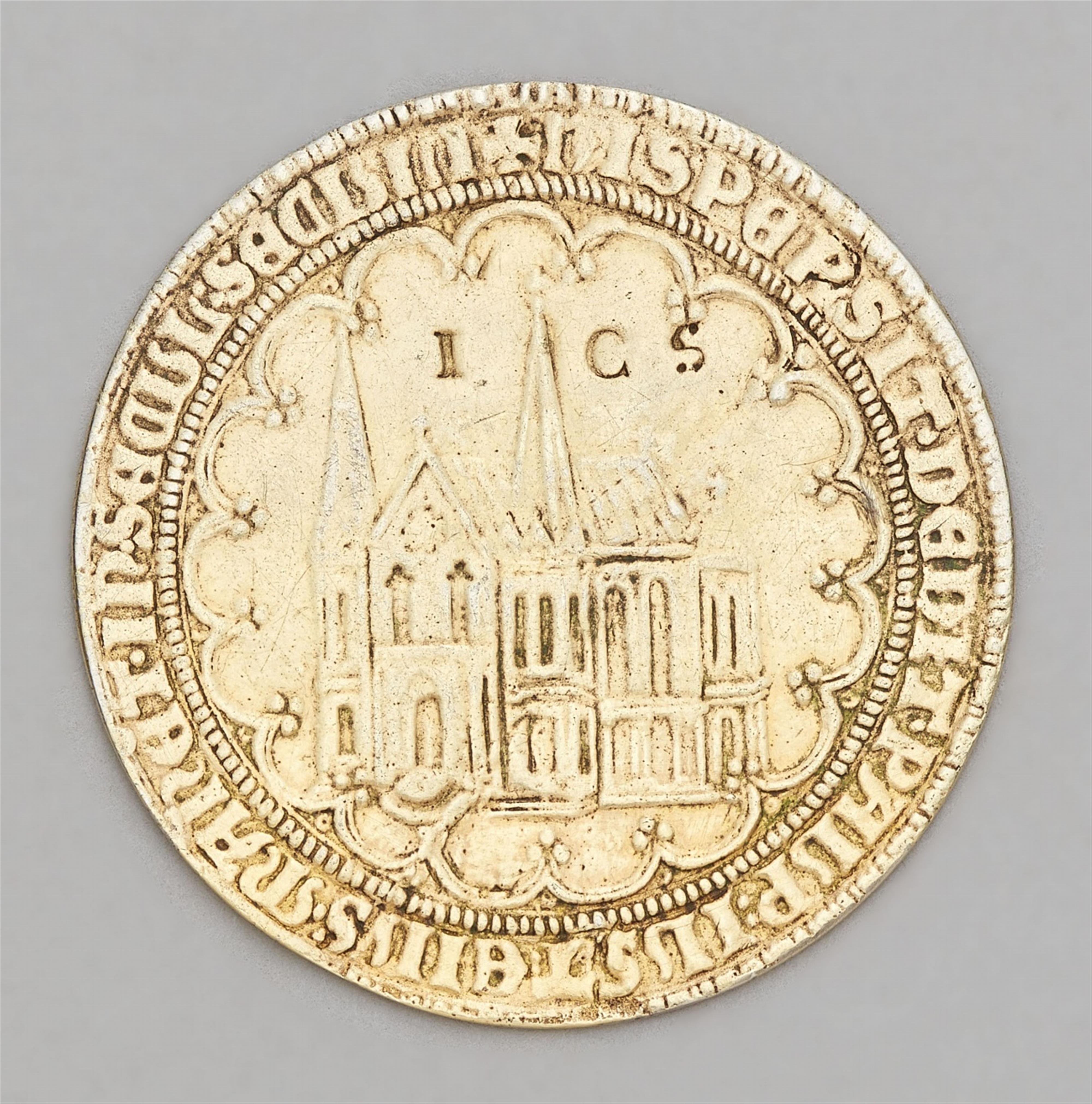 A silver gilt medallion commemorating Saint Elisabeth - image-2