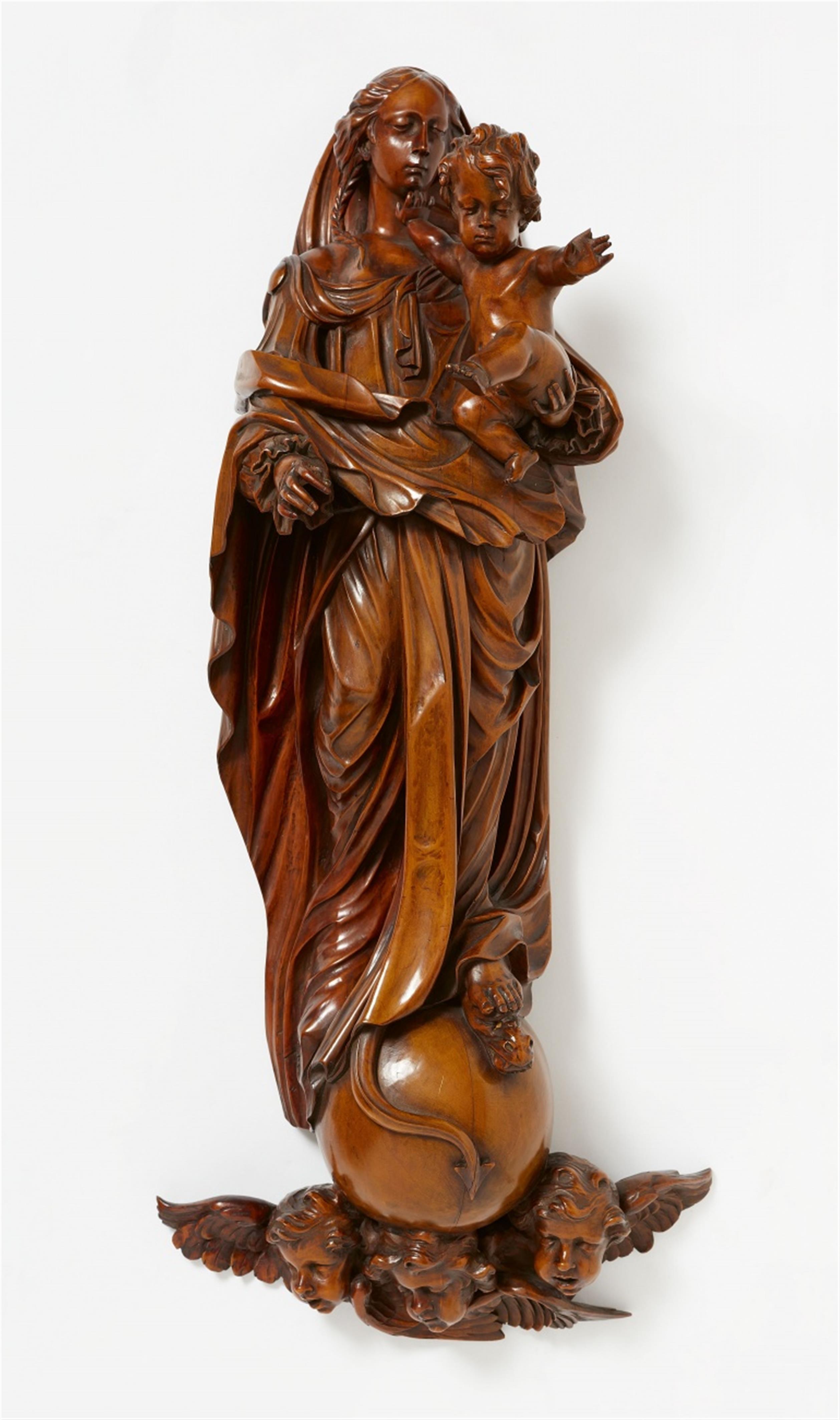 Flemish late 17th century - A Flemish carved wood figure of the Virgin and Child, late 17th century - image-1