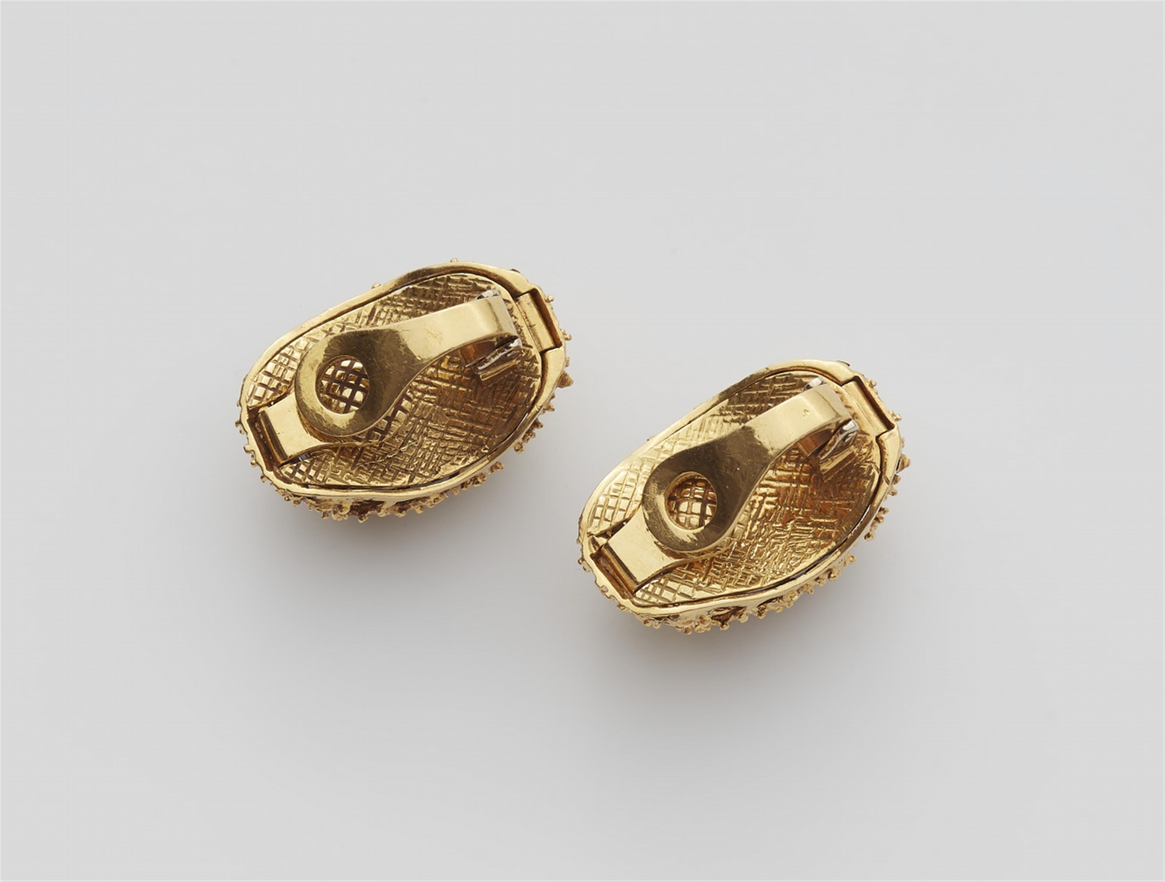 A pair of 18k gold enamelled clip earrings - image-2