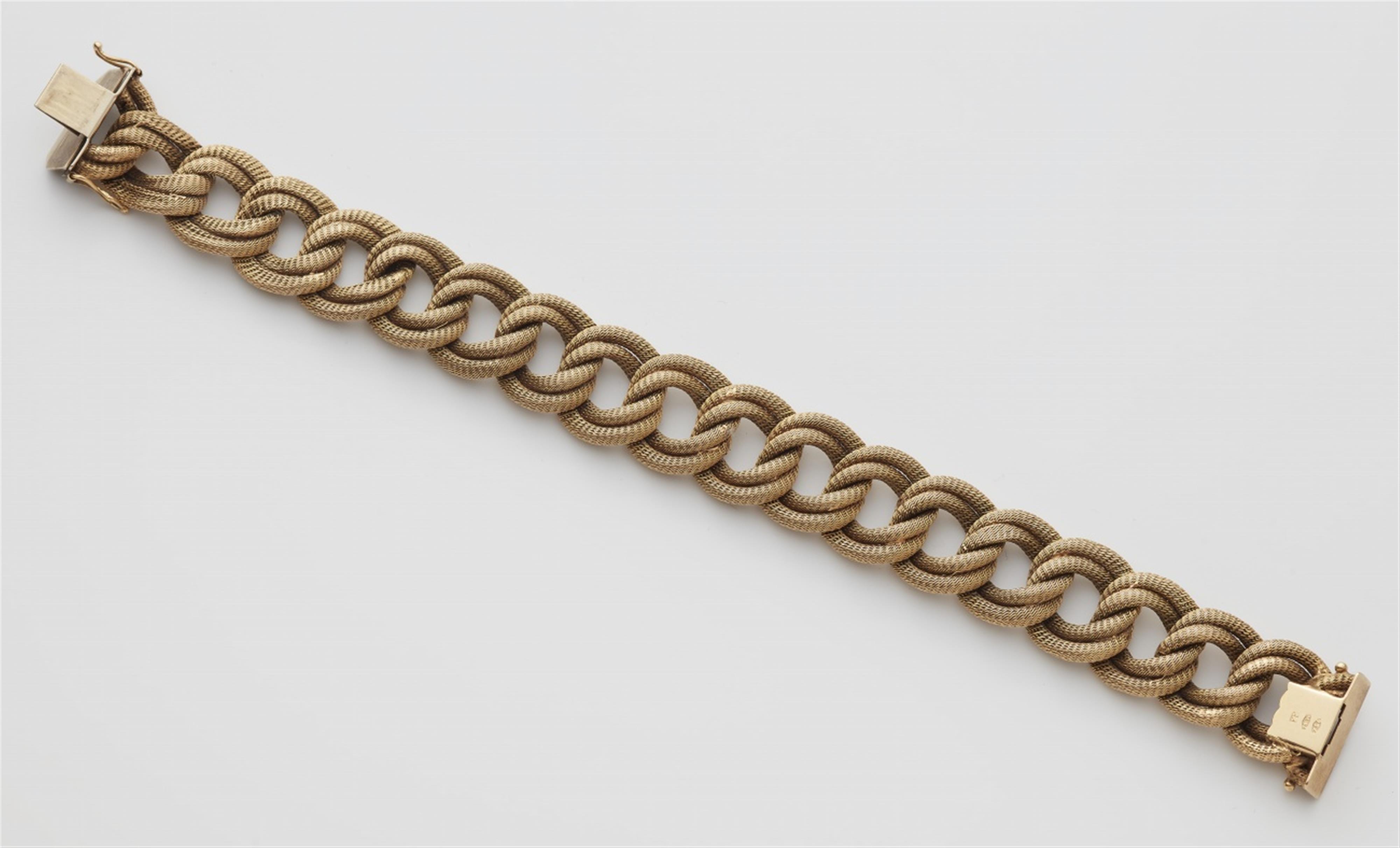 An Italian 18k gold chain bracelet - image-2