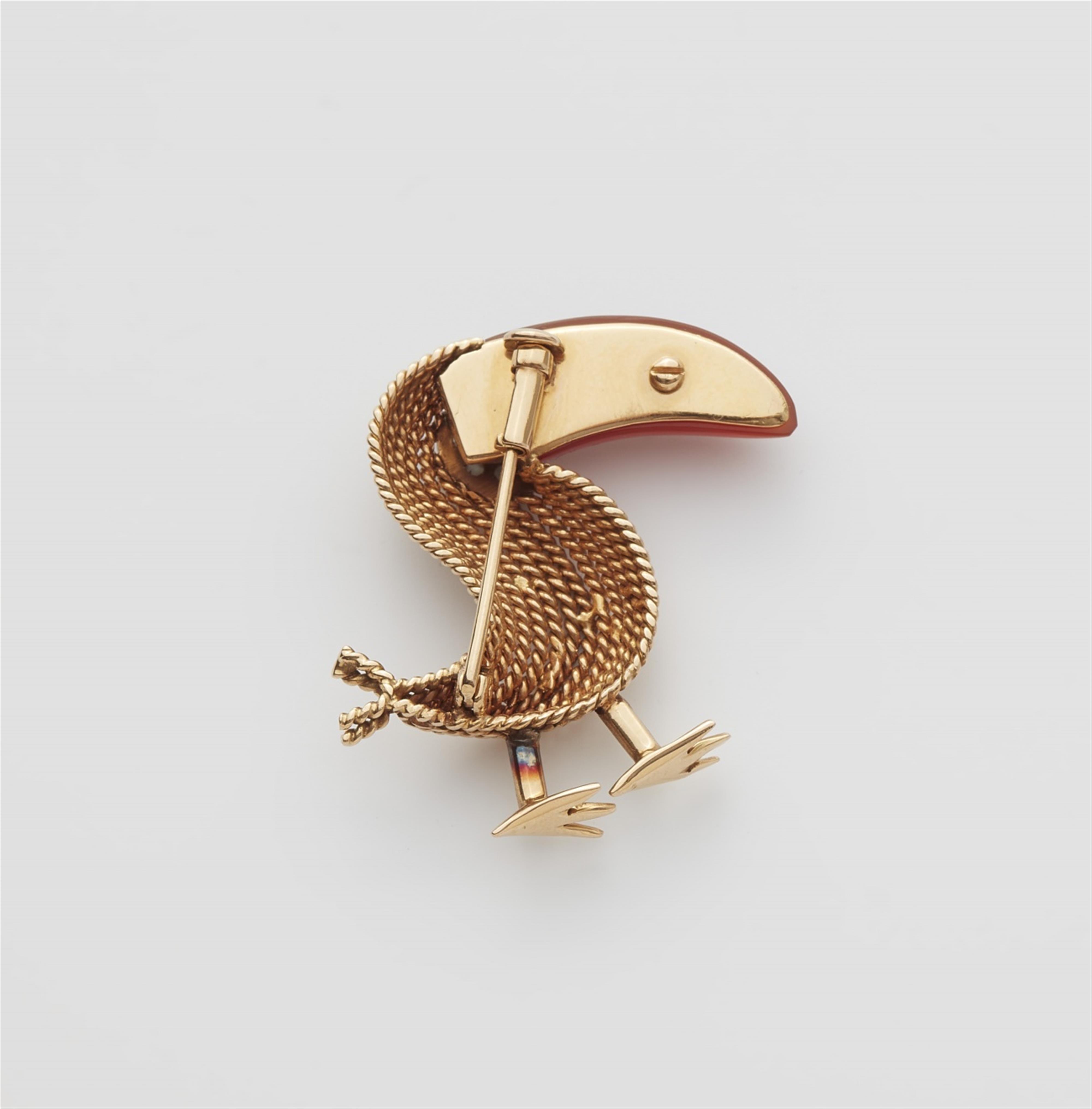 A 18k gold toucan brooch - image-2