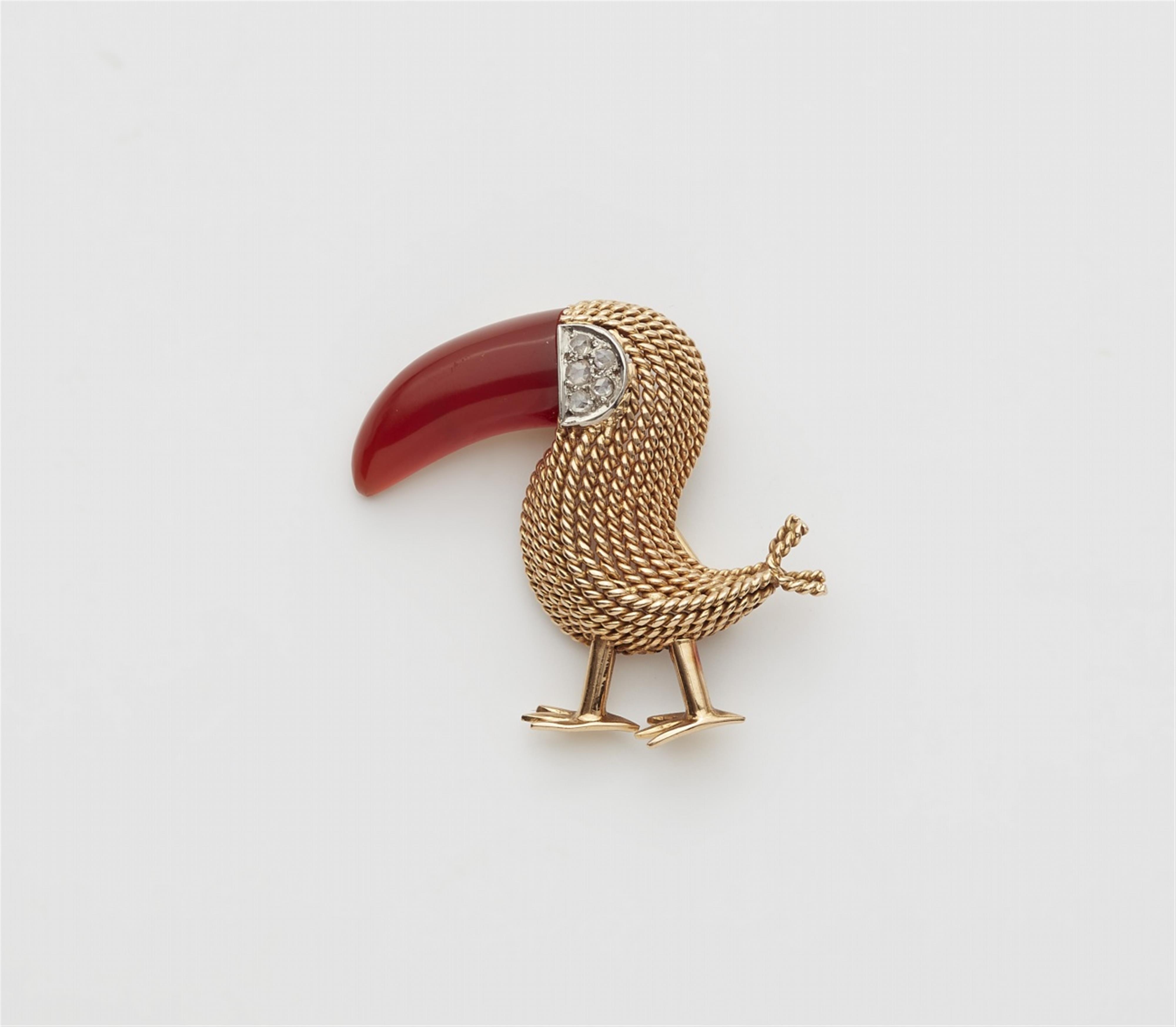 A 18k gold toucan brooch - image-1