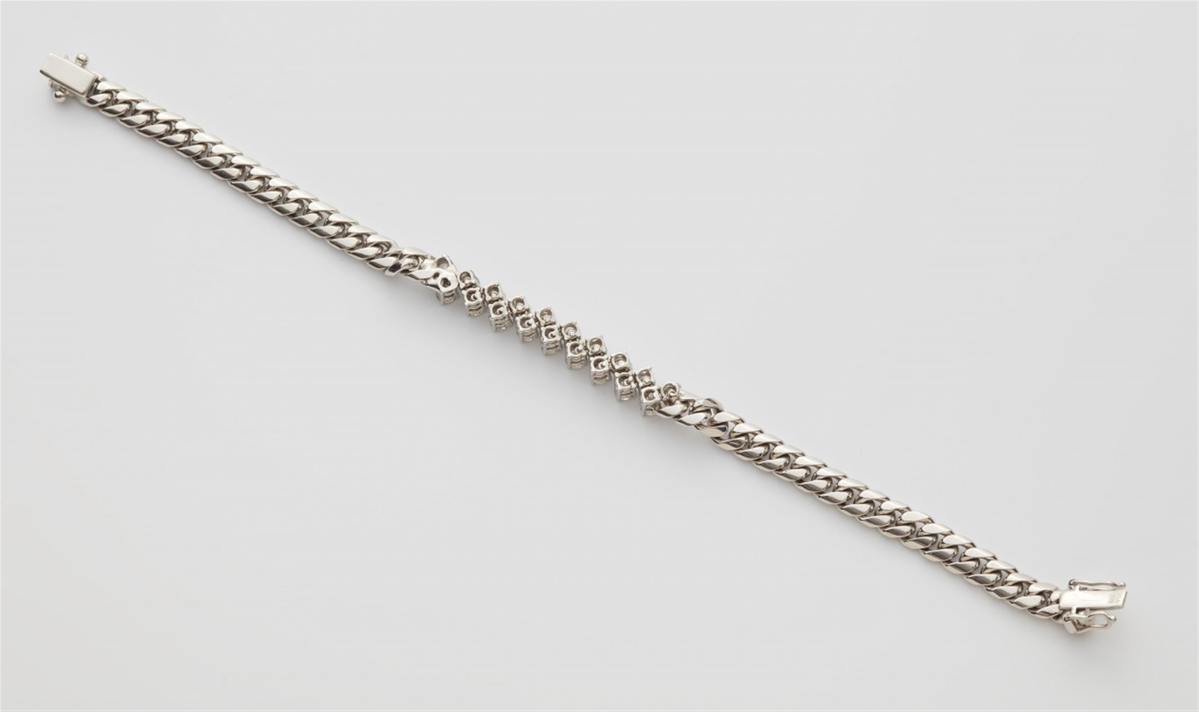 An 18k gold chain bracelet - image-2