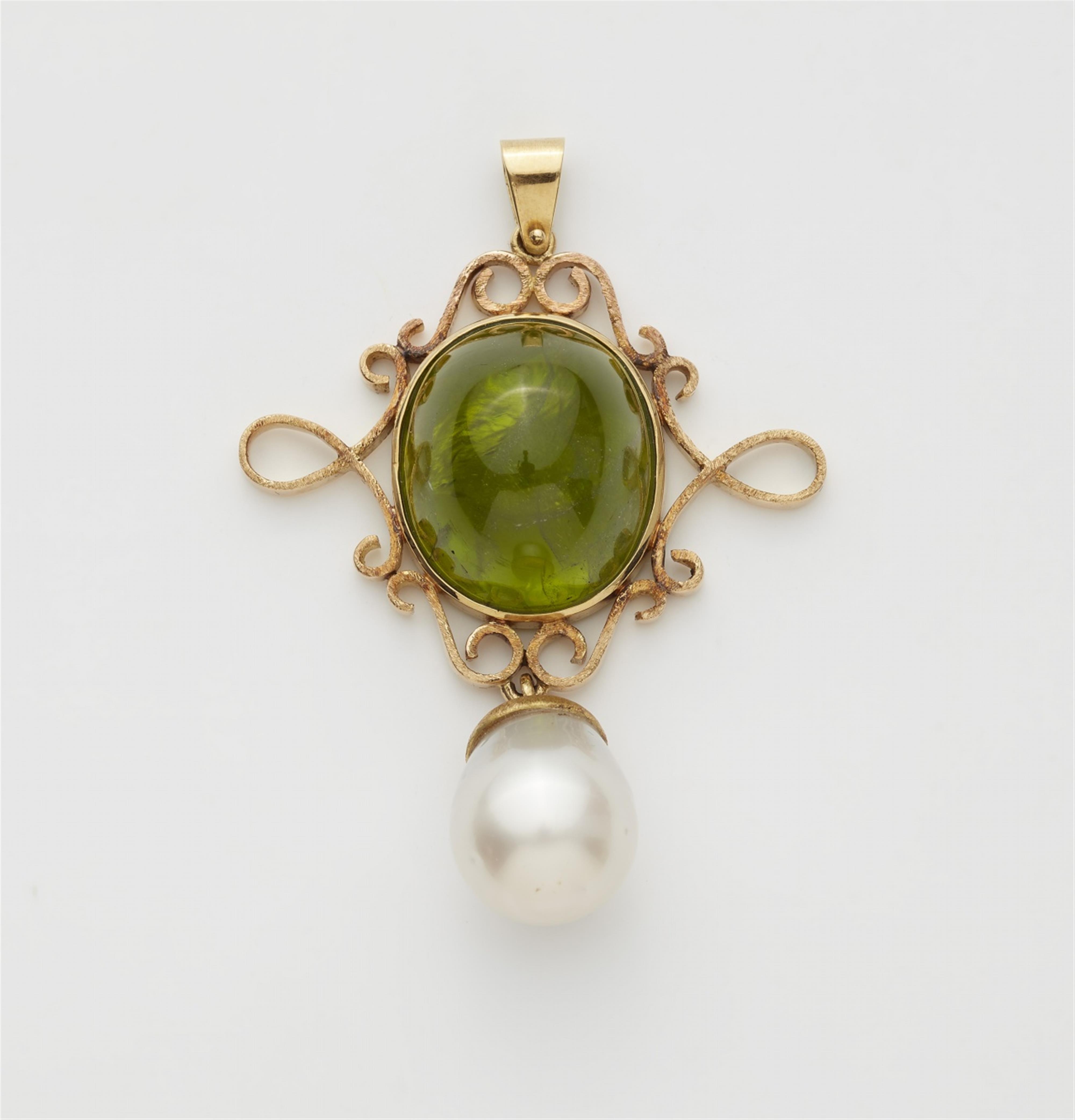 A silver and gold peridot pendant - image-1